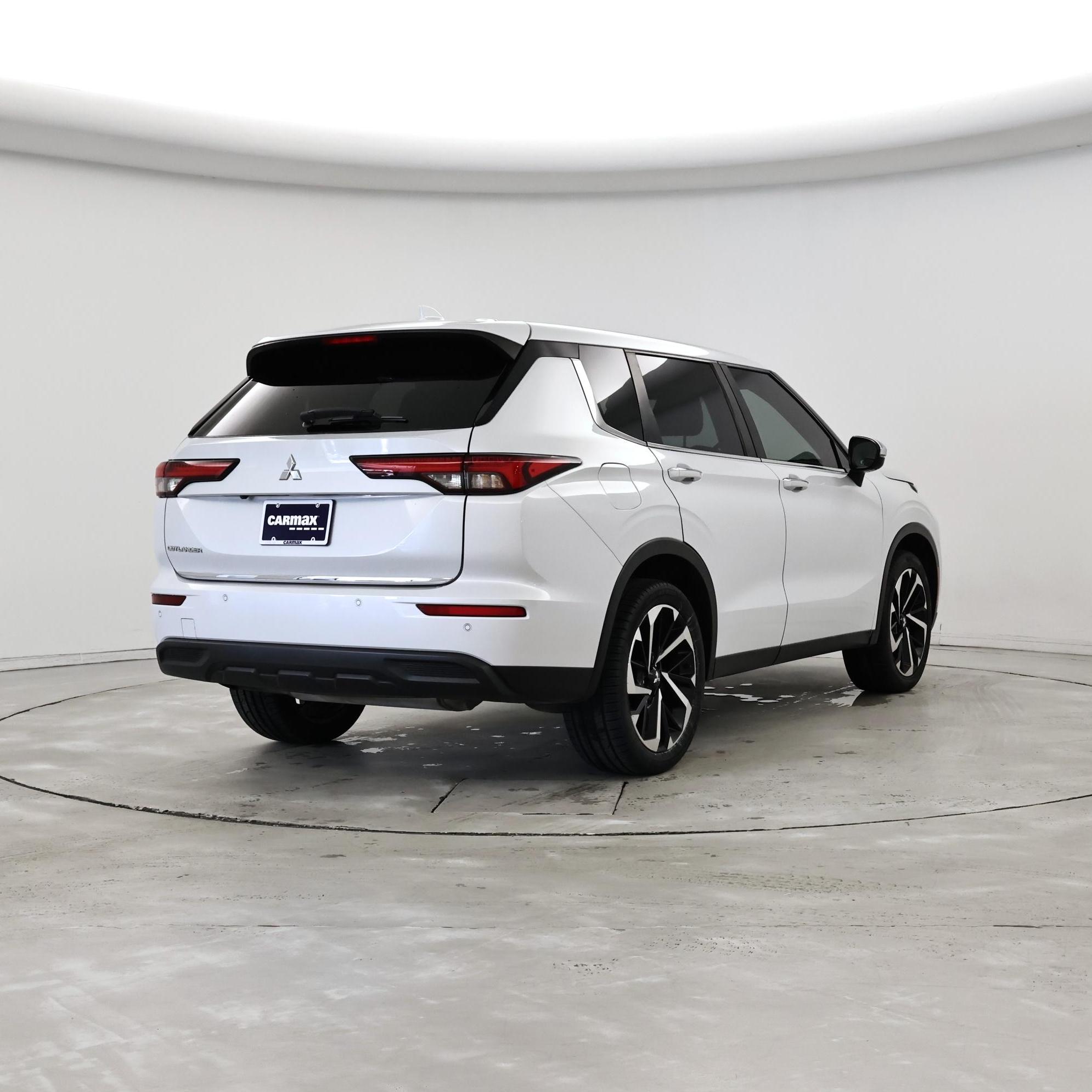 Thumbnail: 2022 Mitsubishi Outlander - 8