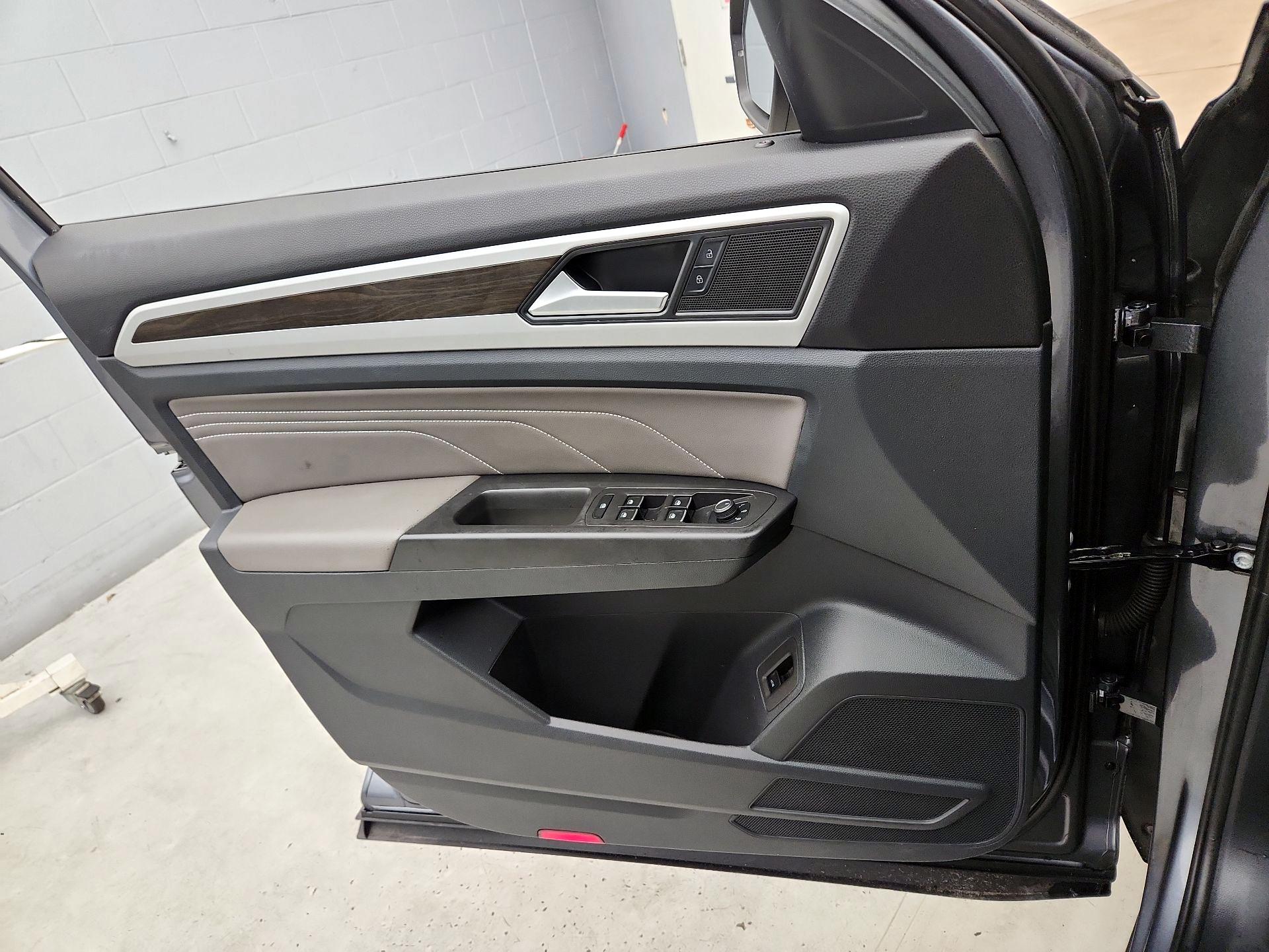 Thumbnail: 2022 Volkswagen Atlas - 12