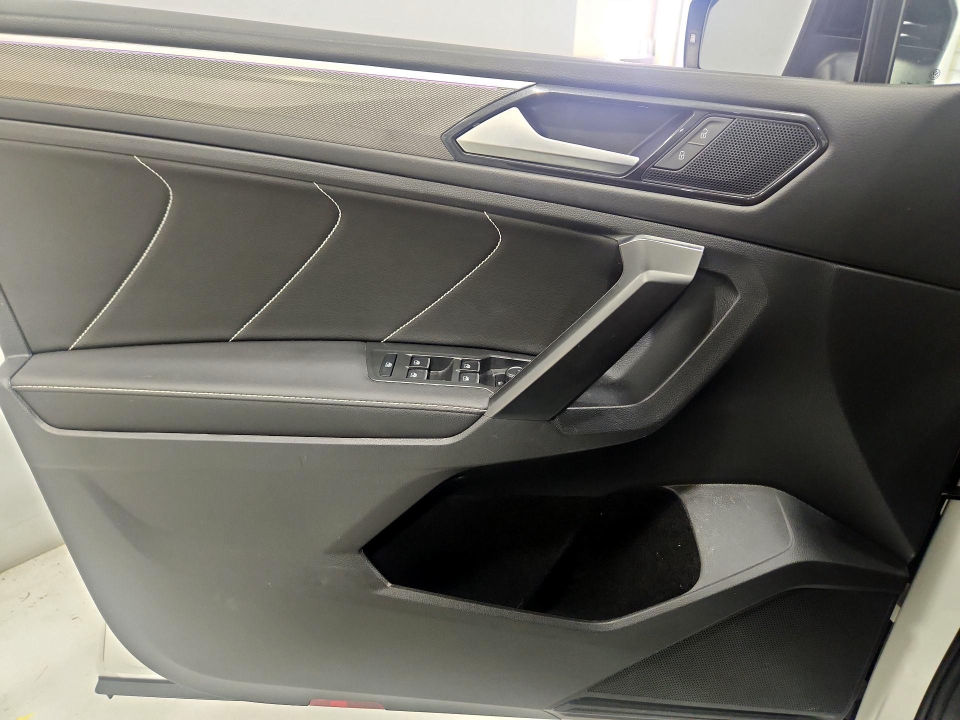 Thumbnail: 2023 Volkswagen Tiguan - 12