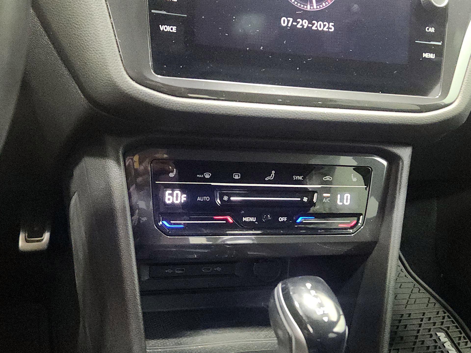 Thumbnail: 2023 Volkswagen Tiguan - 16