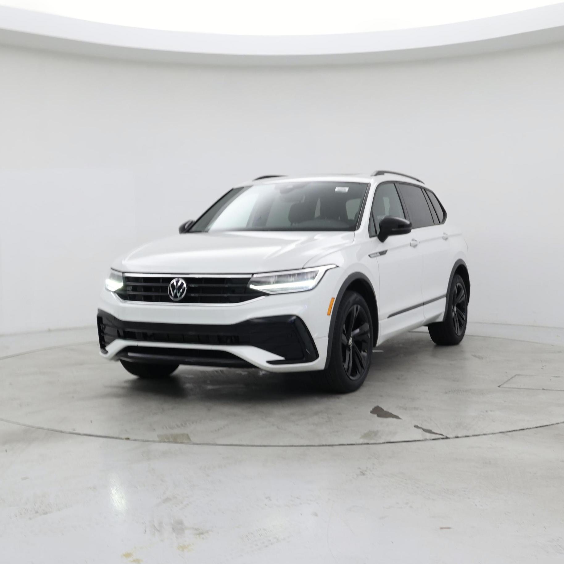 Thumbnail: 2023 Volkswagen Tiguan - 4