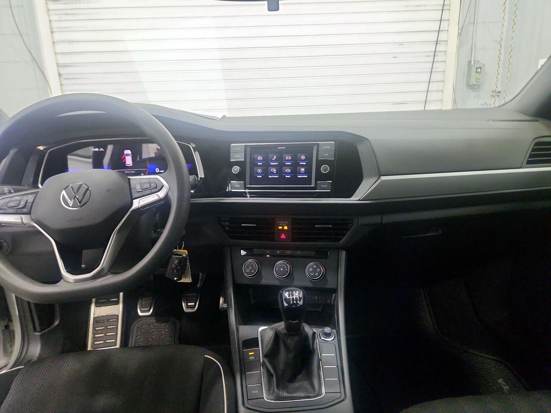 Thumbnail: 2023 Volkswagen Jetta - 9