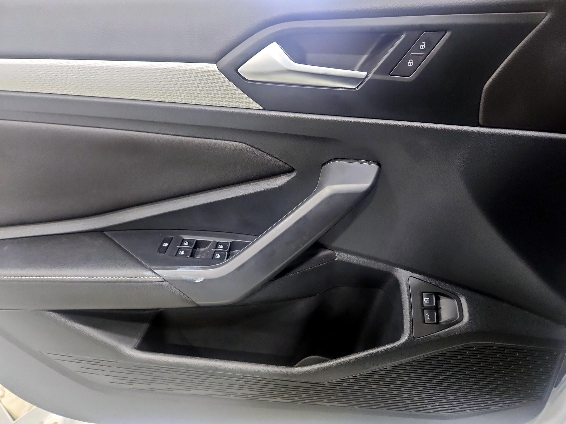 Thumbnail: 2023 Volkswagen Jetta - 12