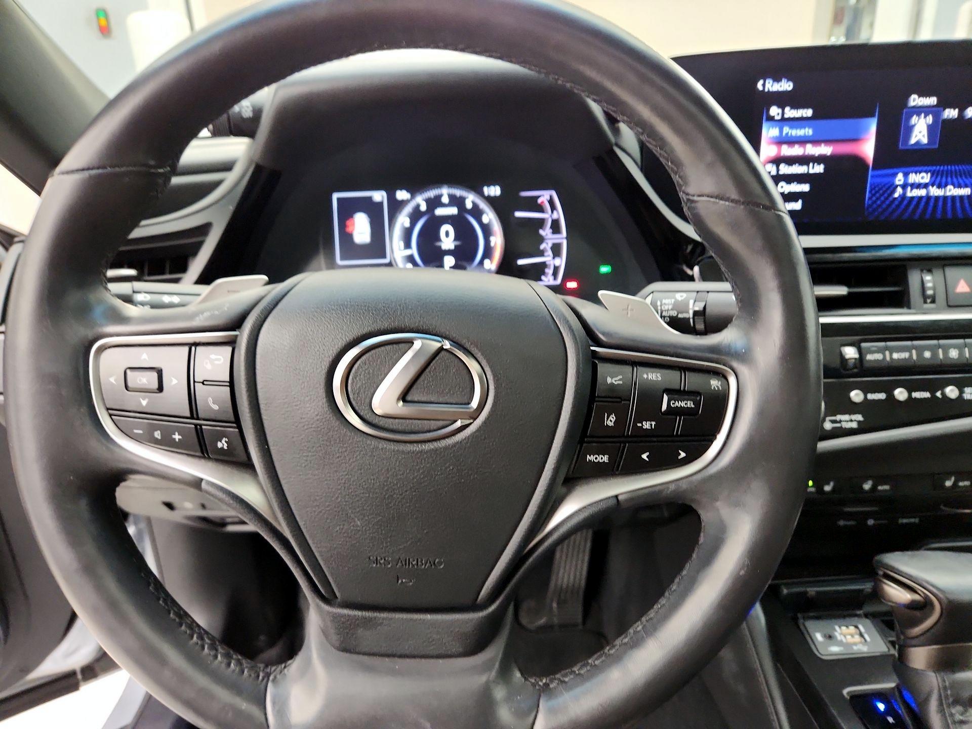 Thumbnail: 2022 Lexus ES - 10