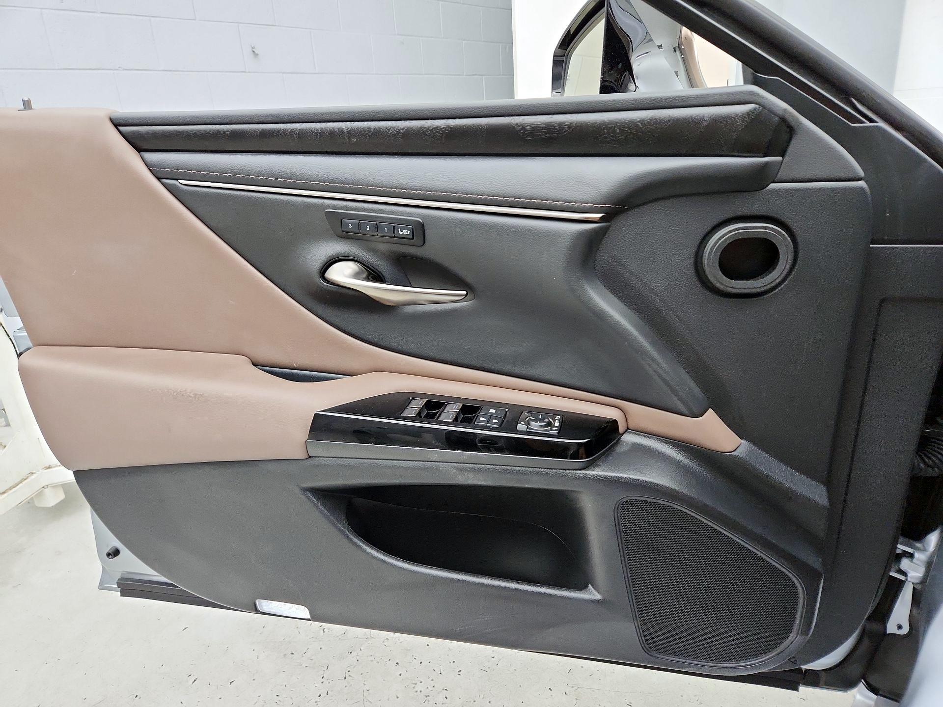 Thumbnail: 2022 Lexus ES - 12