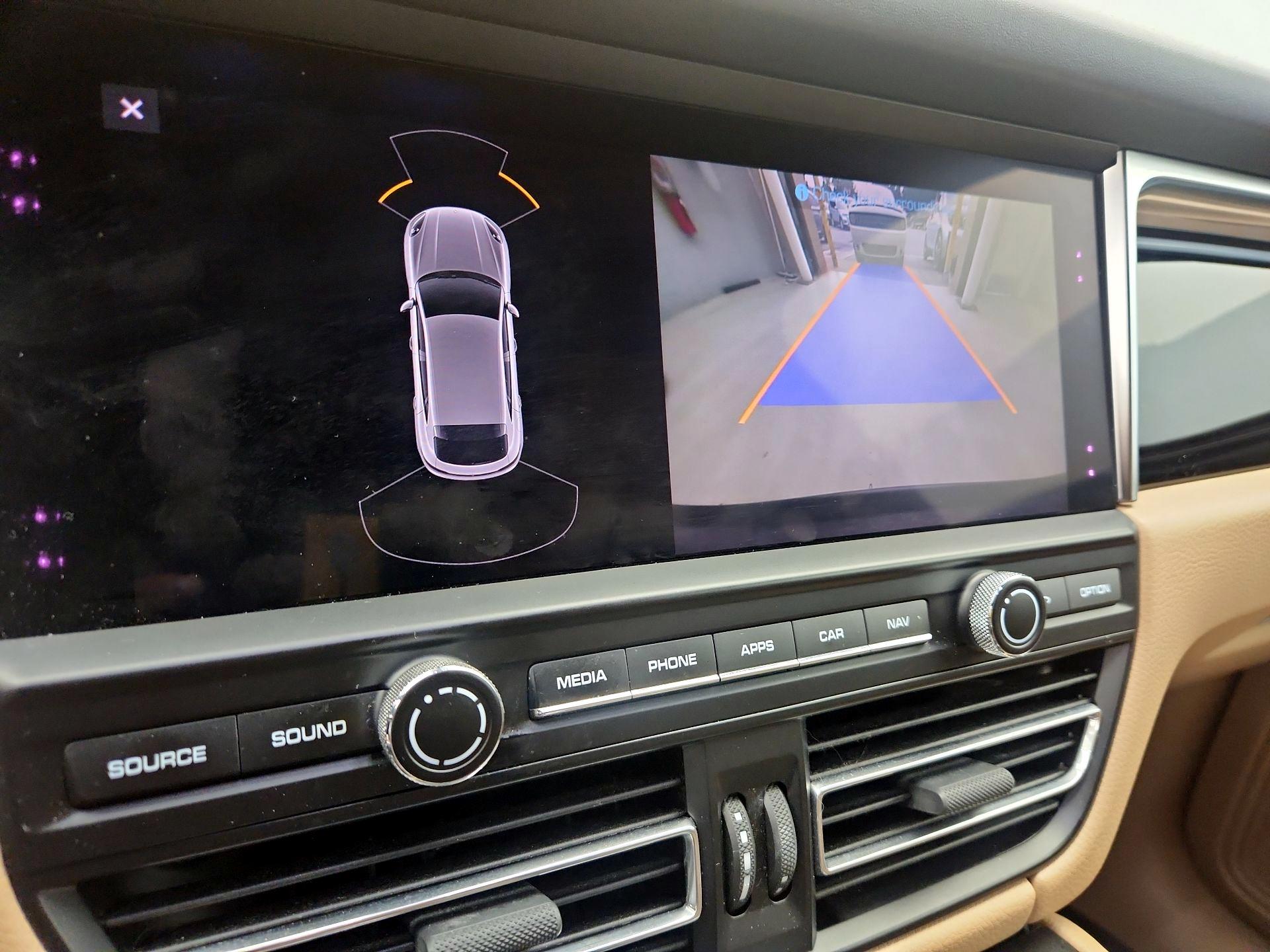 Thumbnail: 2020 Porsche Macan - 14