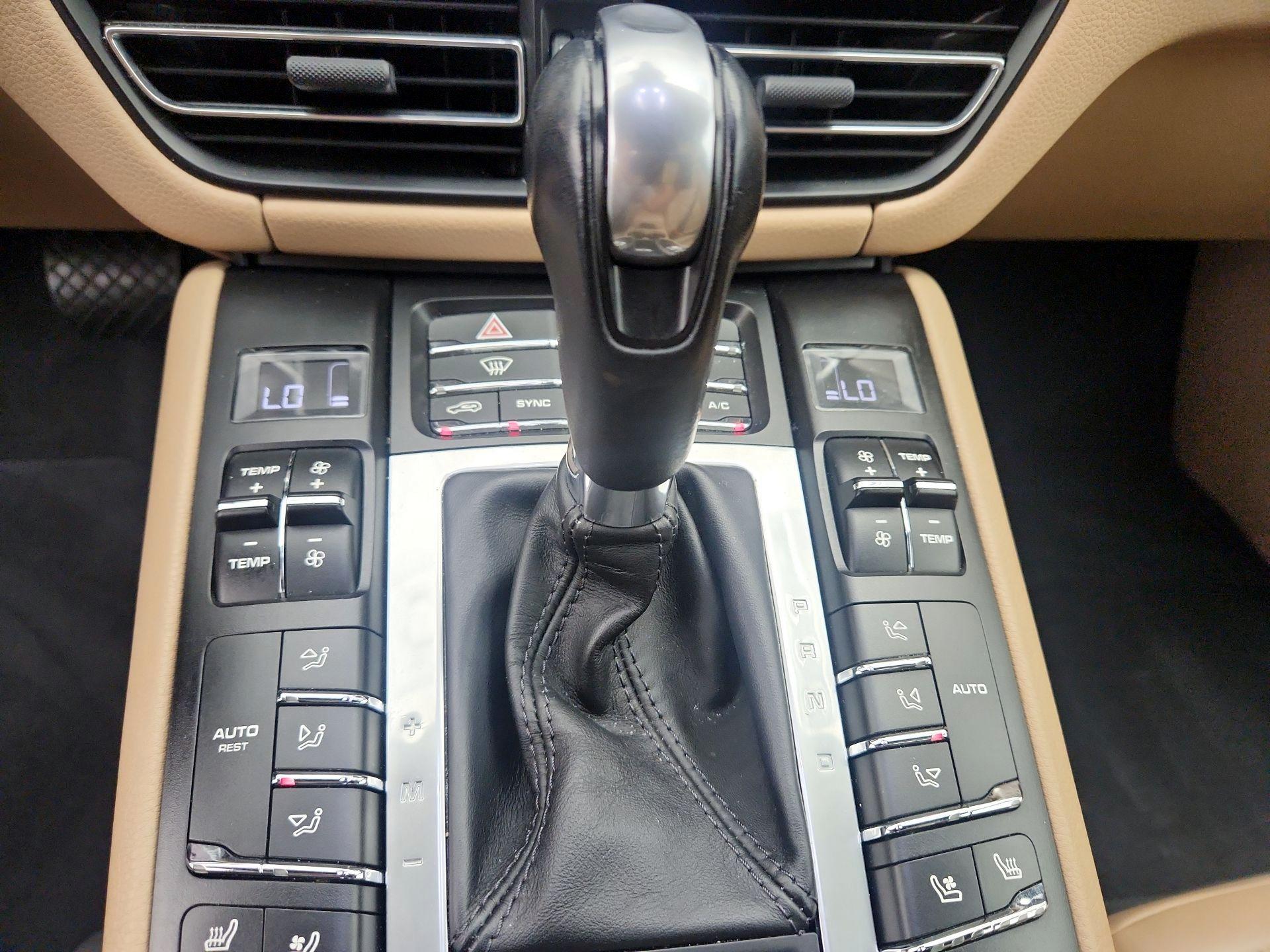 Thumbnail: 2020 Porsche Macan - 17