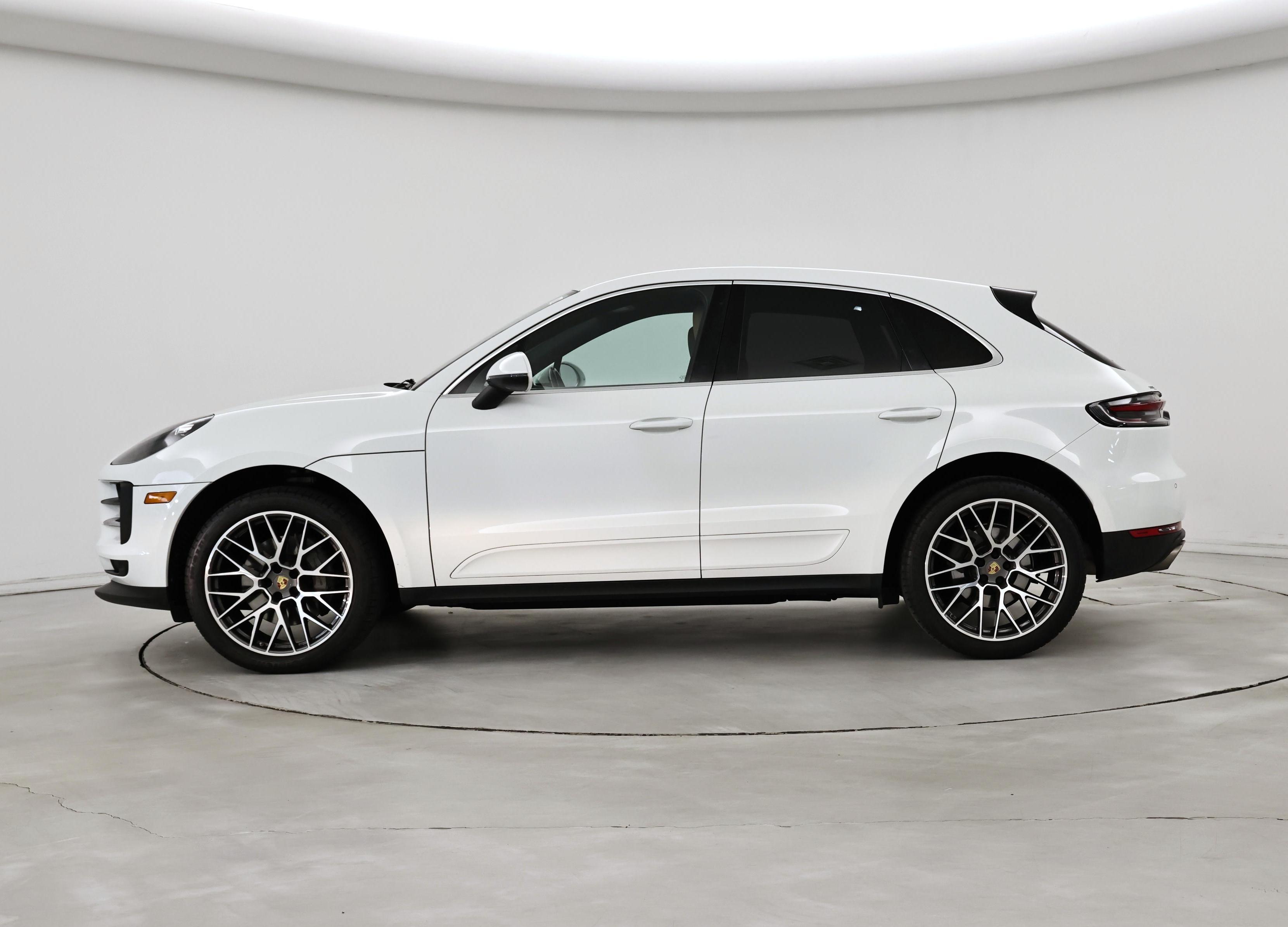 Thumbnail: 2020 Porsche Macan - 3