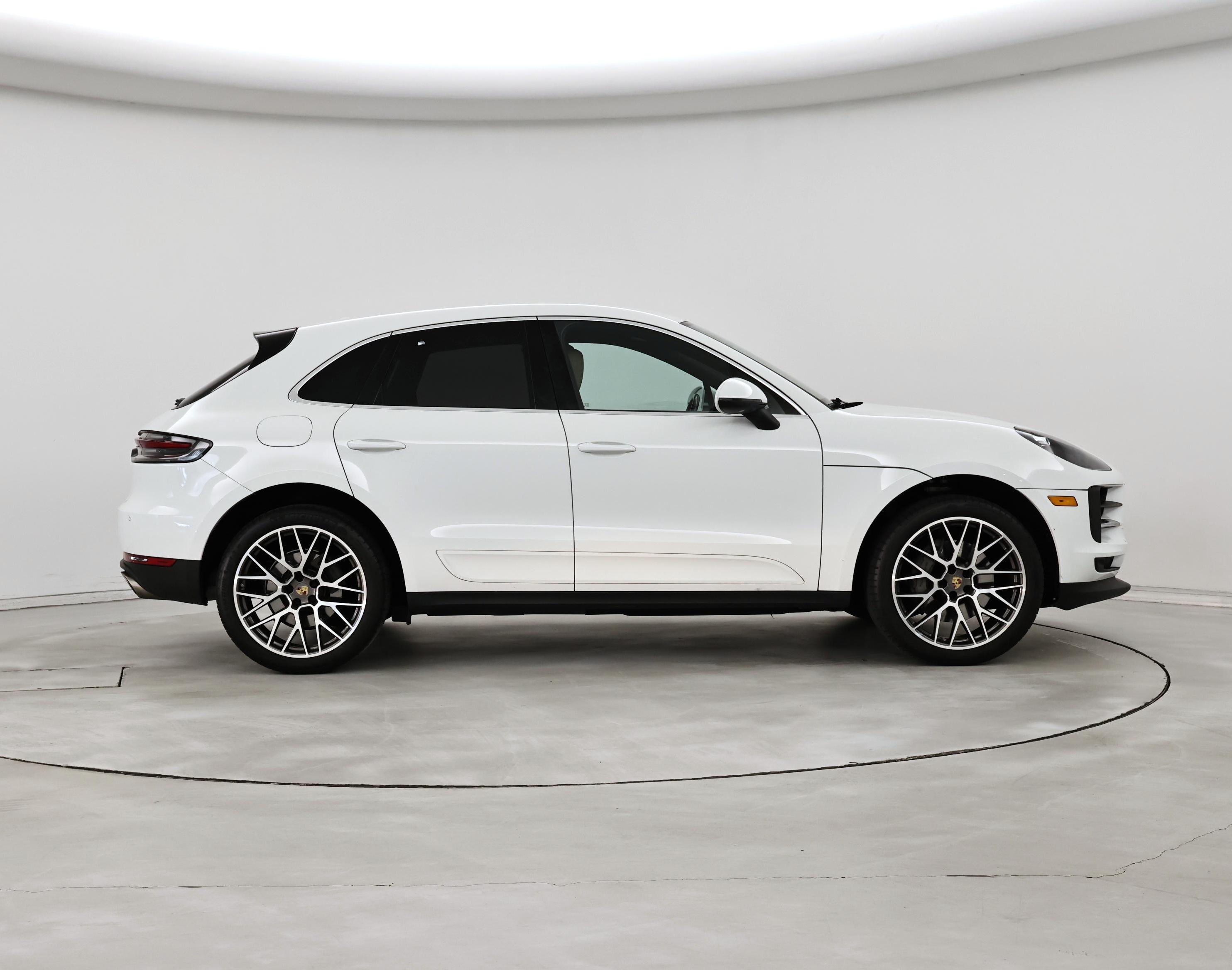 Thumbnail: 2020 Porsche Macan - 7