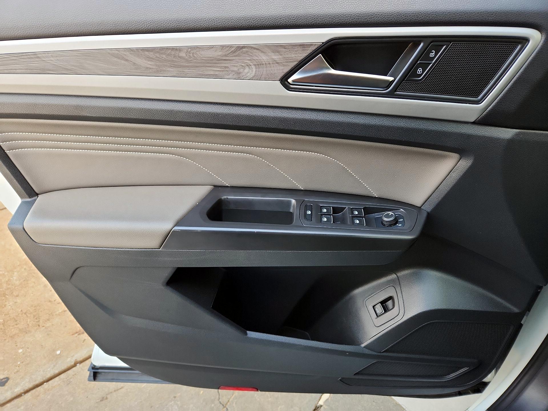 Thumbnail: 2023 Volkswagen Atlas - 12
