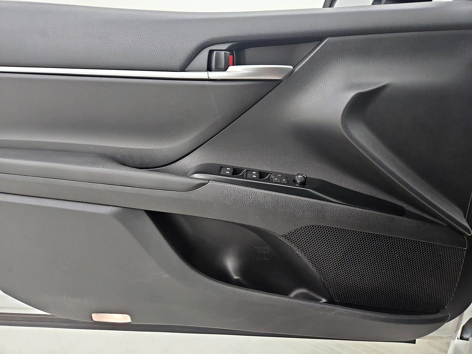 Thumbnail: 2019 Toyota Camry - 12