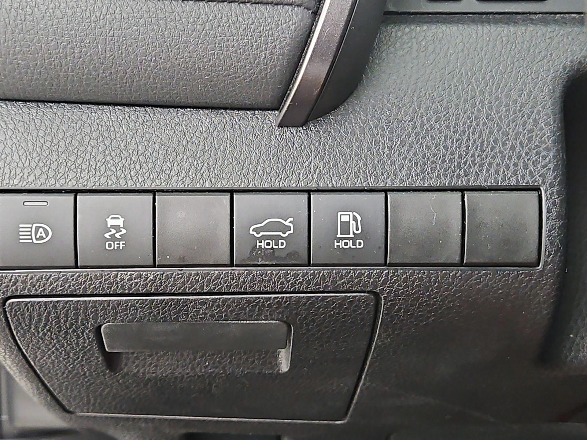 Thumbnail: 2019 Toyota Camry - 13