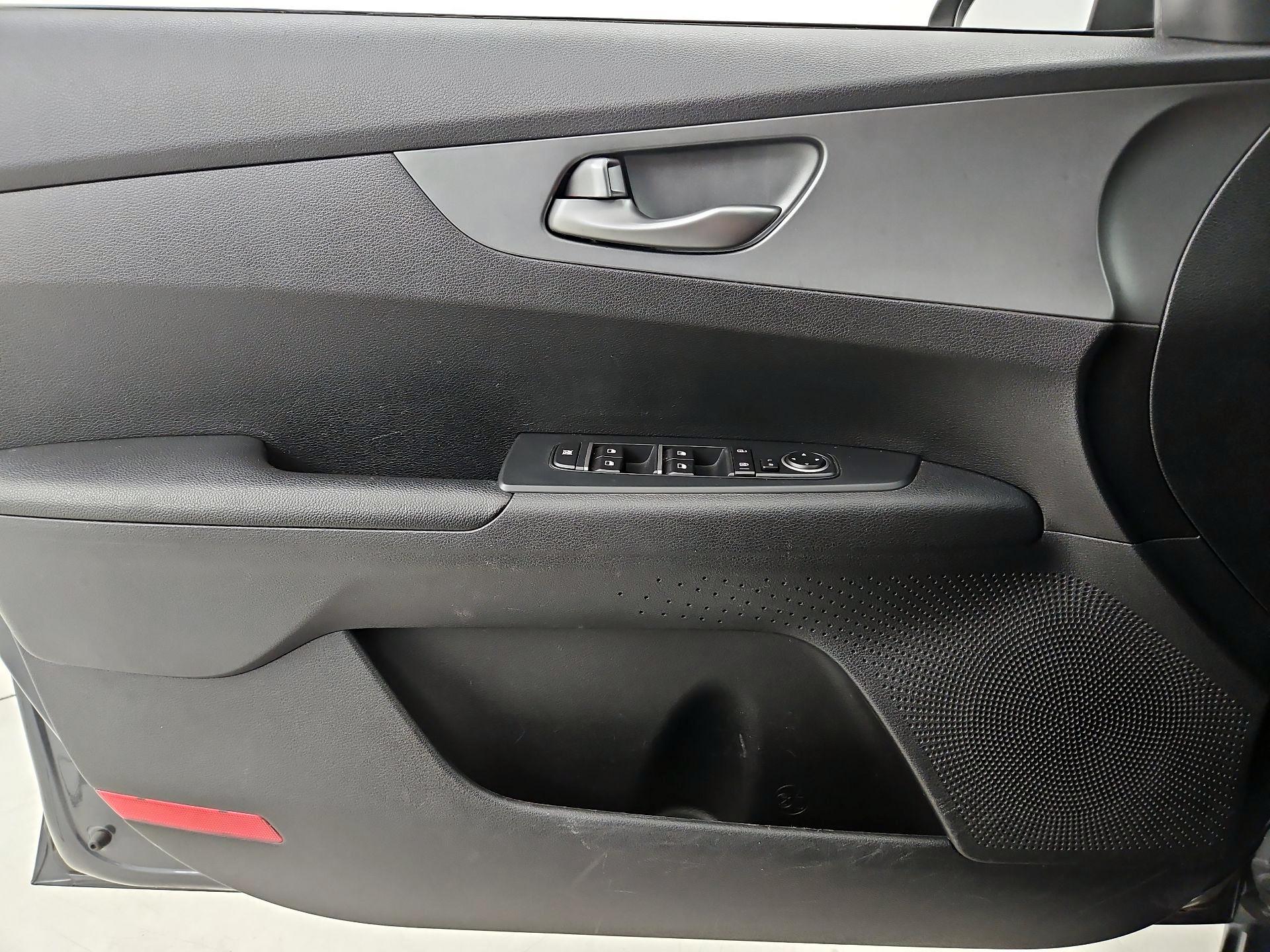 Thumbnail: 2019 Kia Forte - 12