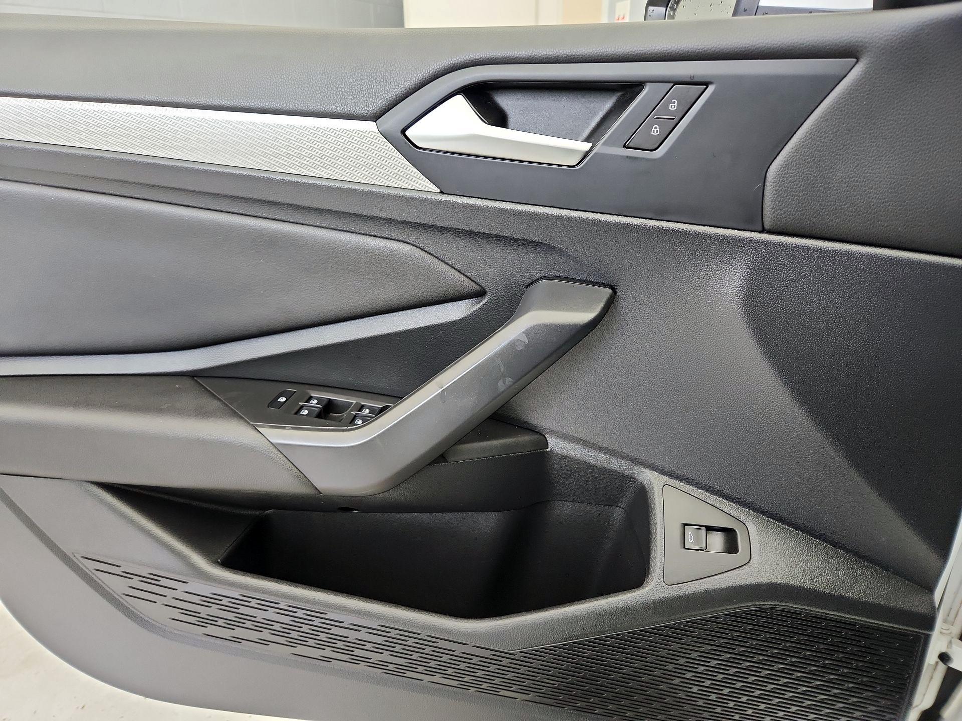 Thumbnail: 2019 Volkswagen Jetta - 12