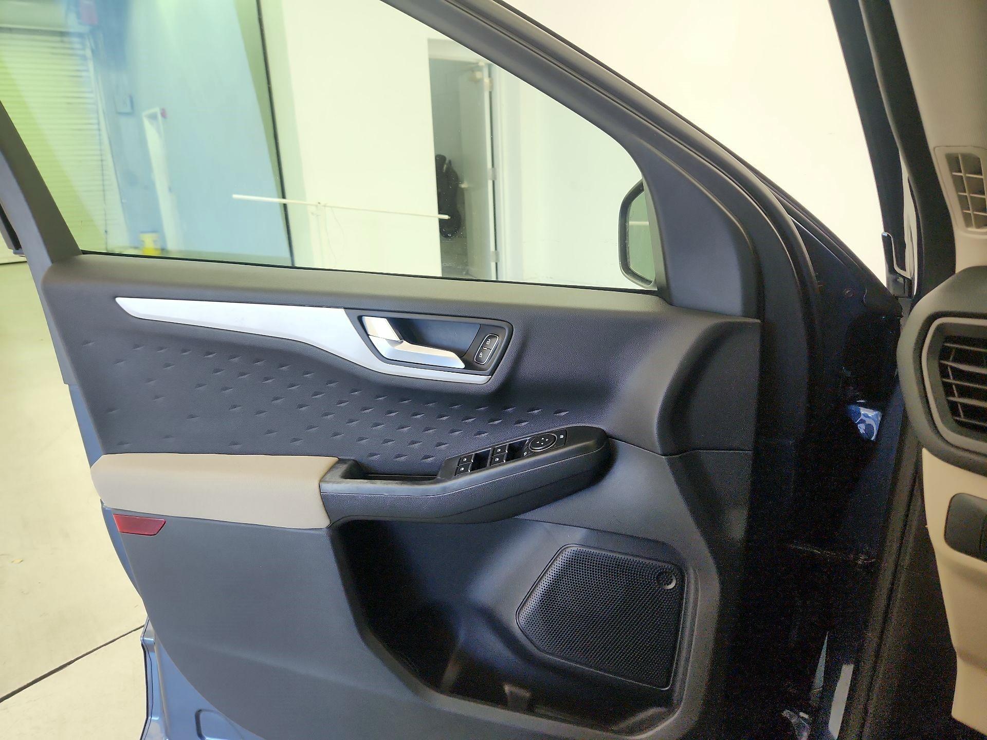 Thumbnail: 2020 Ford Escape - 10