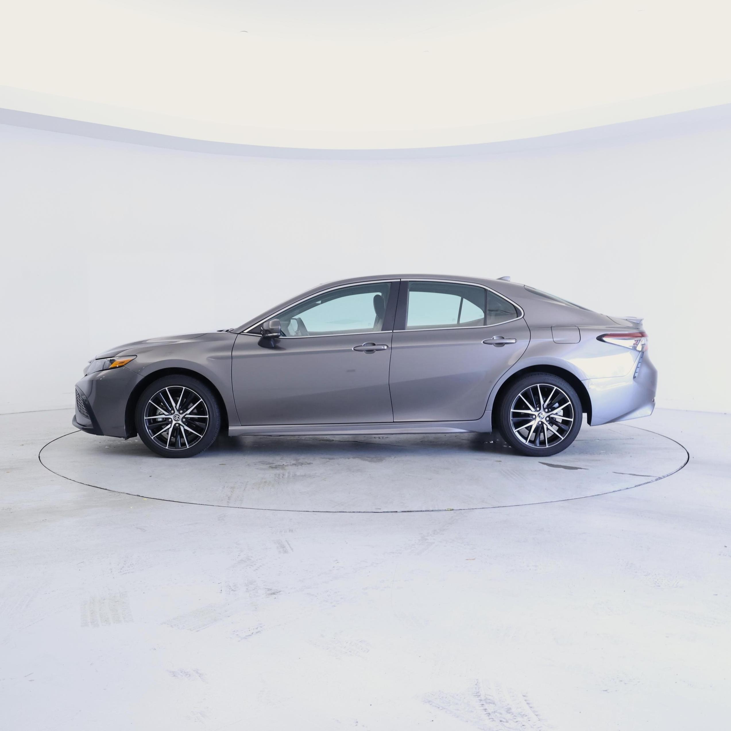 Thumbnail: 2022 Toyota Camry - 3