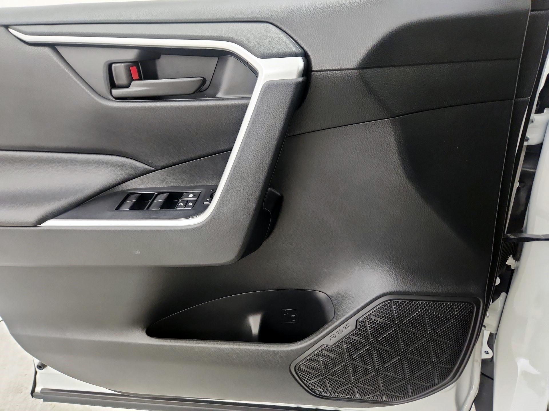 Thumbnail: 2021 Toyota RAV4 - 12