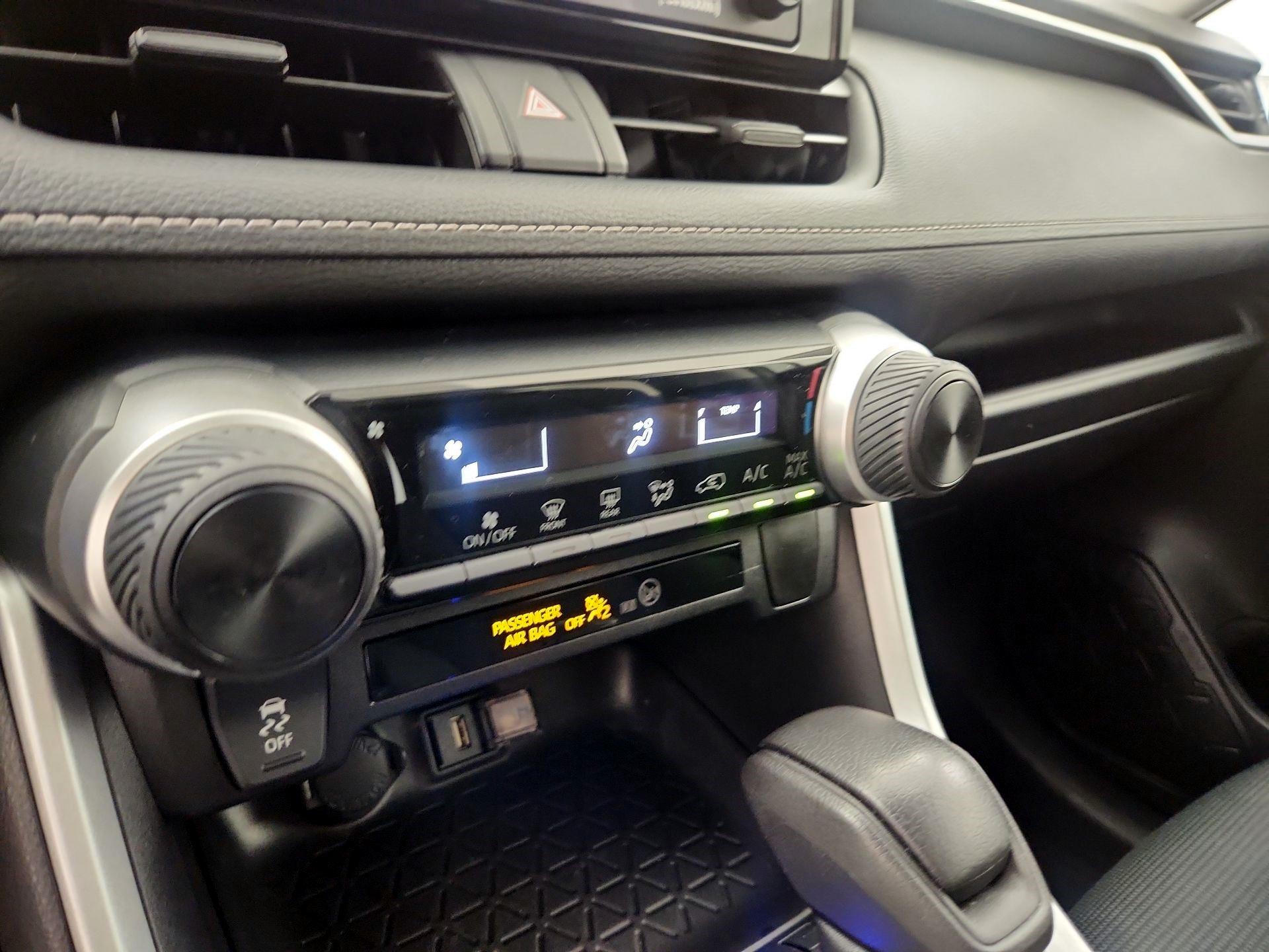 Thumbnail: 2021 Toyota RAV4 - 16