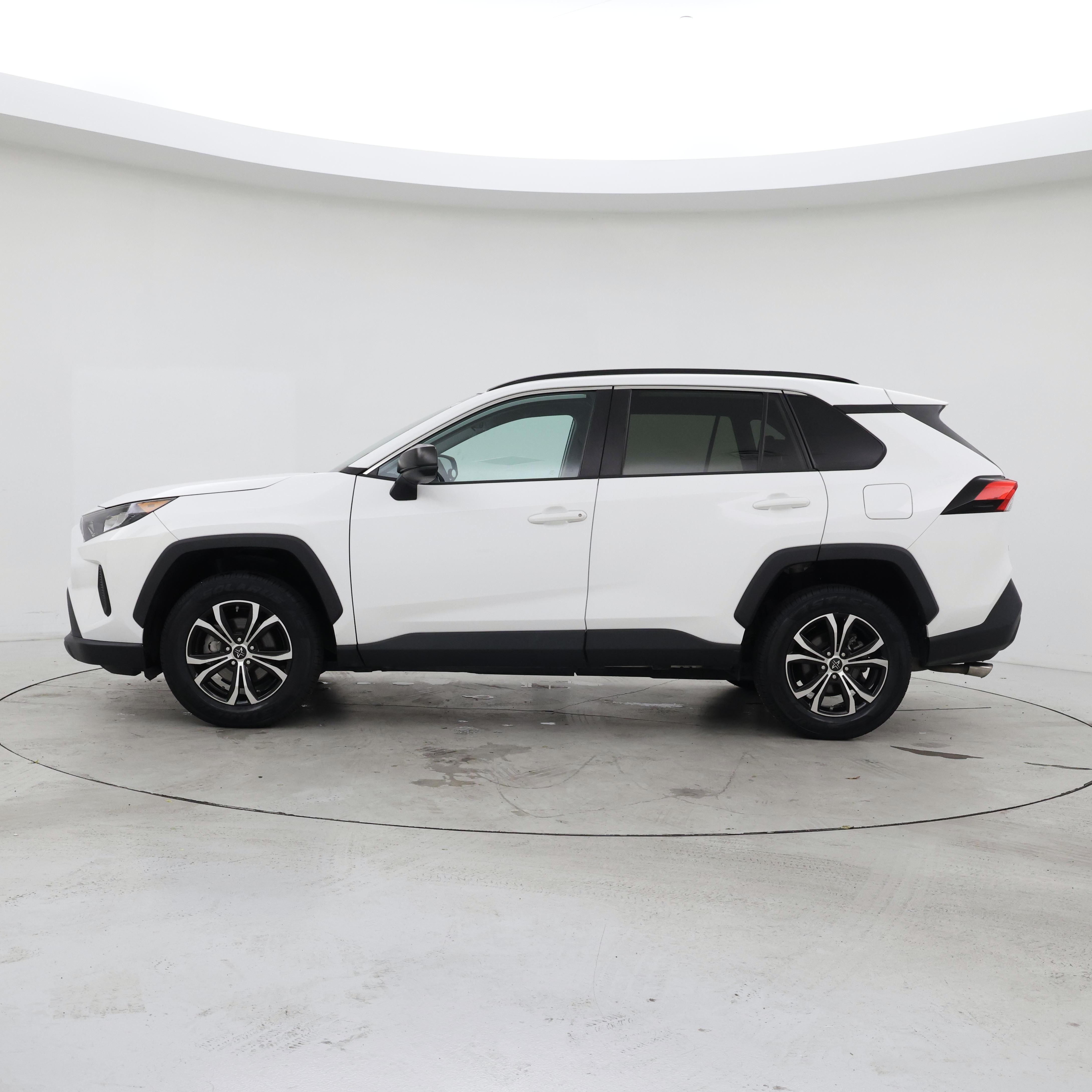 Thumbnail: 2021 Toyota RAV4 - 3