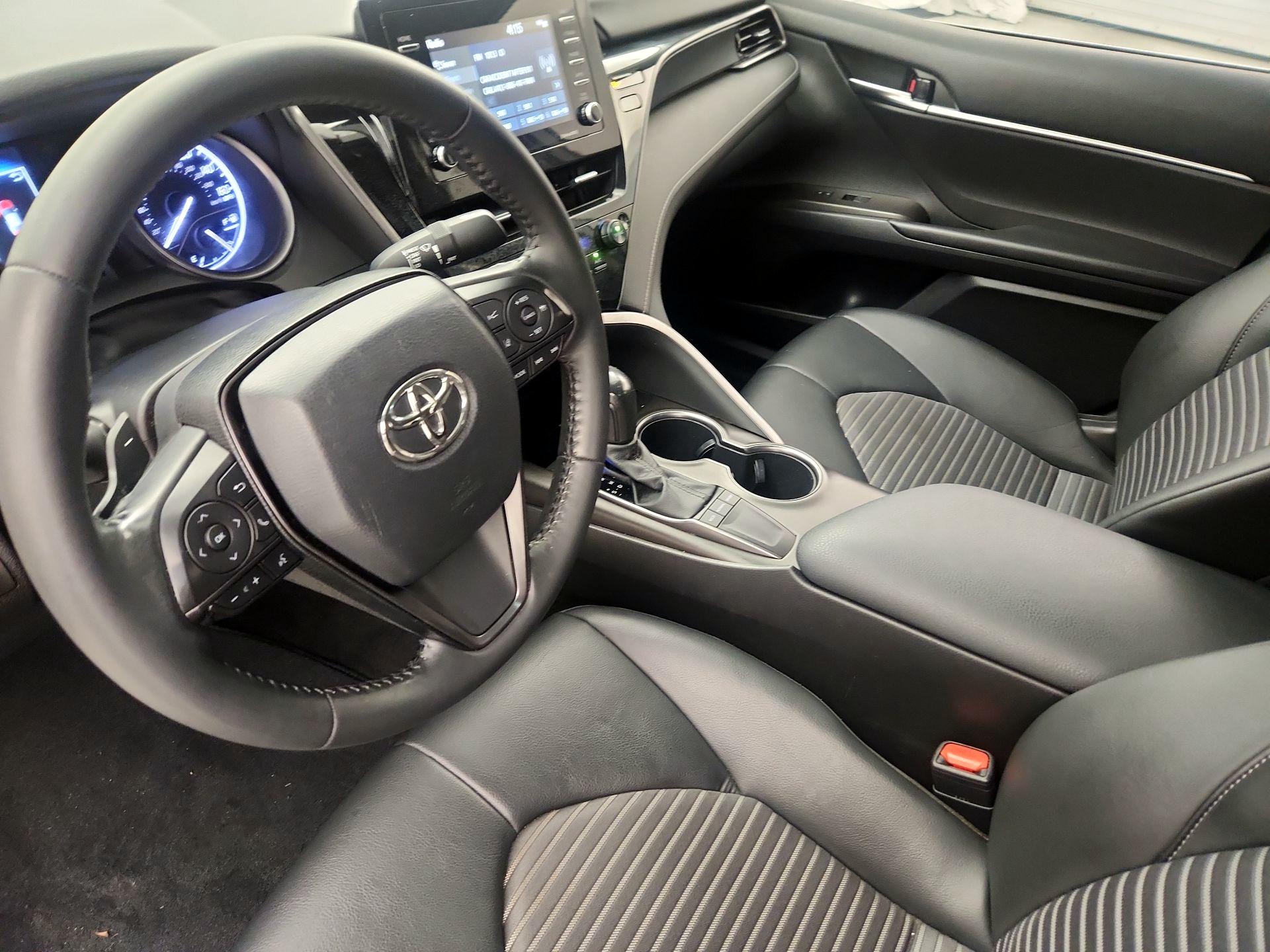 Thumbnail: 2022 Toyota Camry - 11