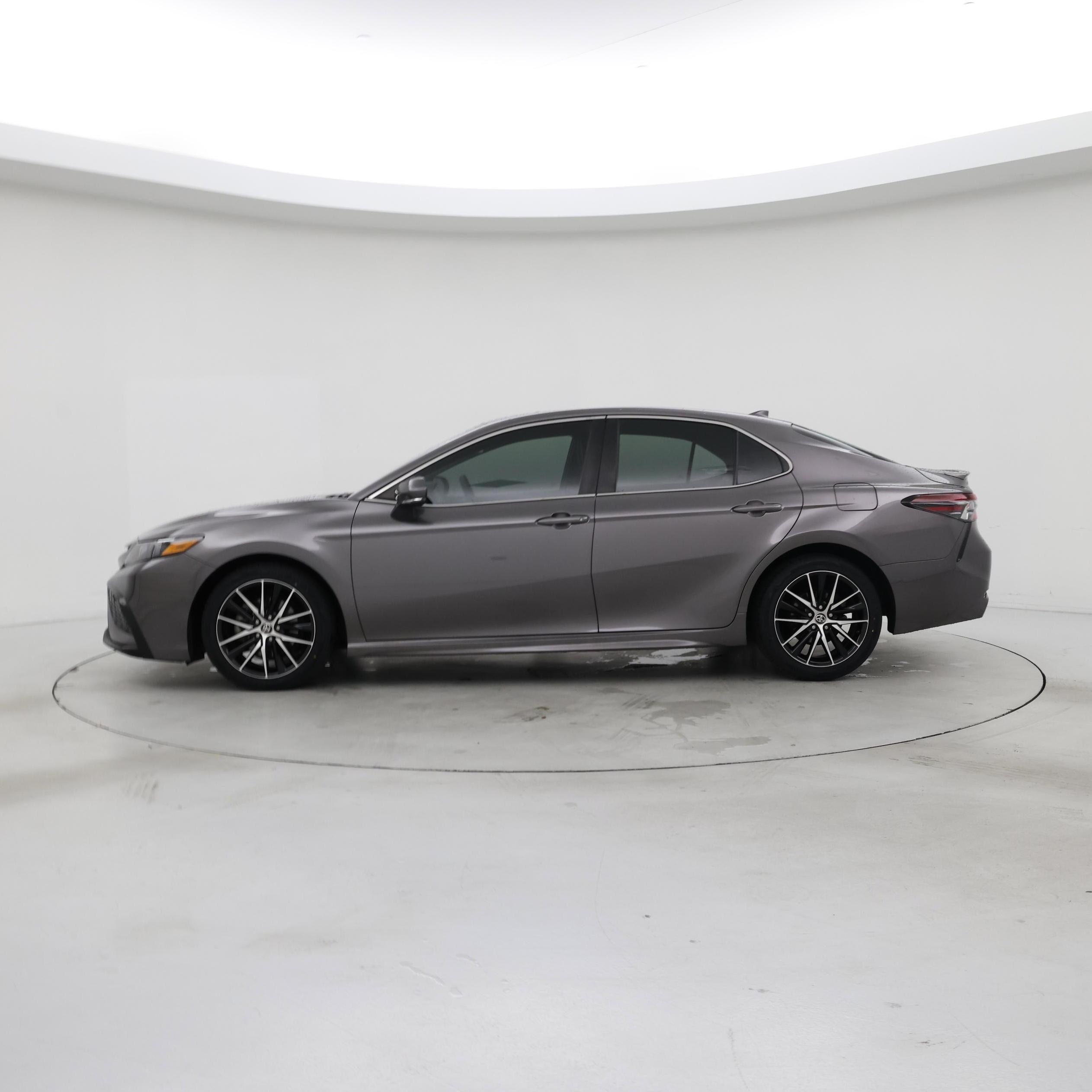 Thumbnail: 2022 Toyota Camry - 3