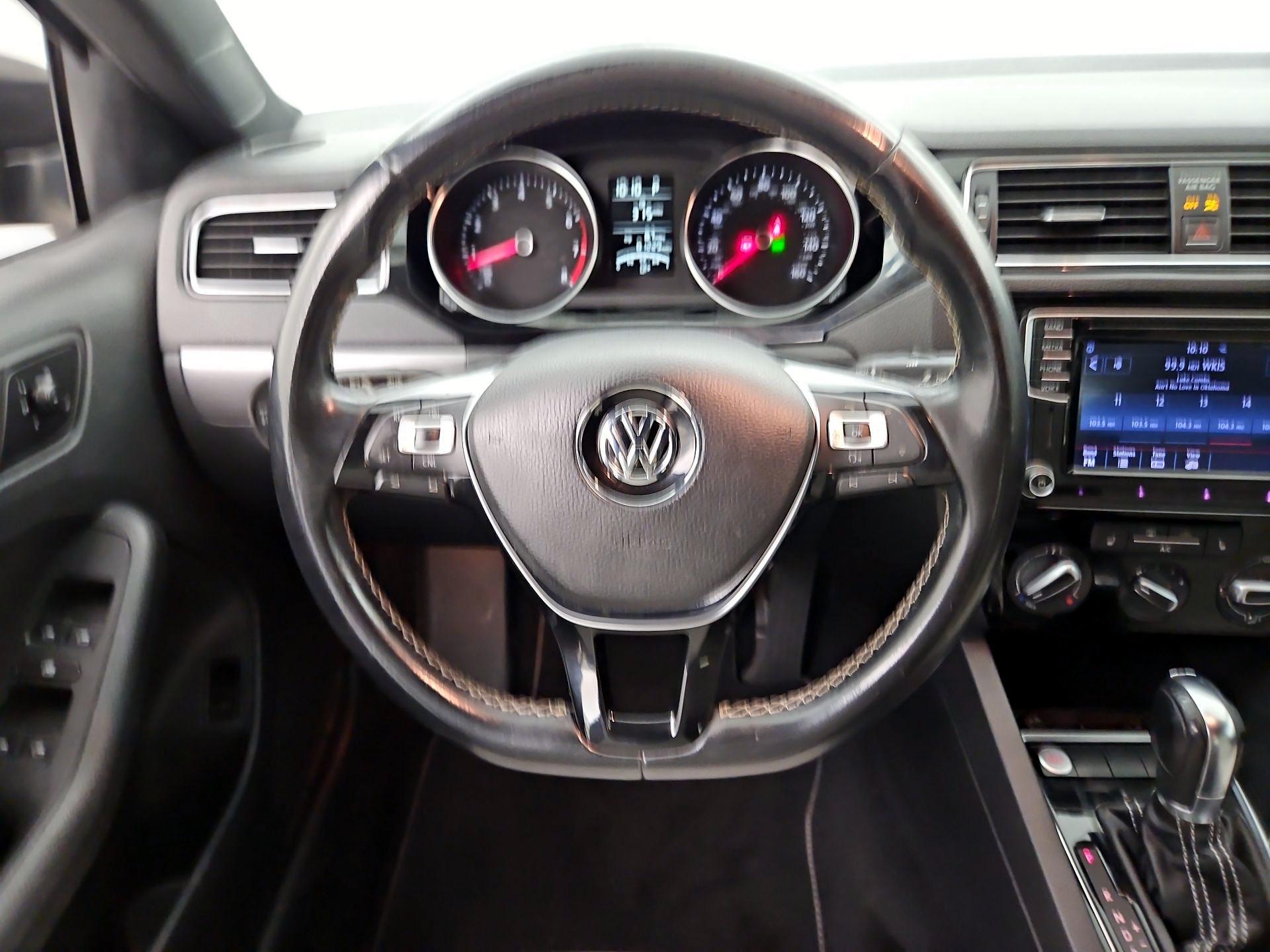 Thumbnail: 2016 Volkswagen Jetta - 10