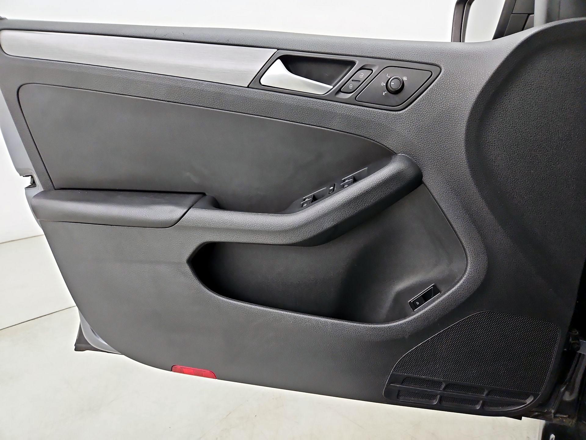 Thumbnail: 2016 Volkswagen Jetta - 12