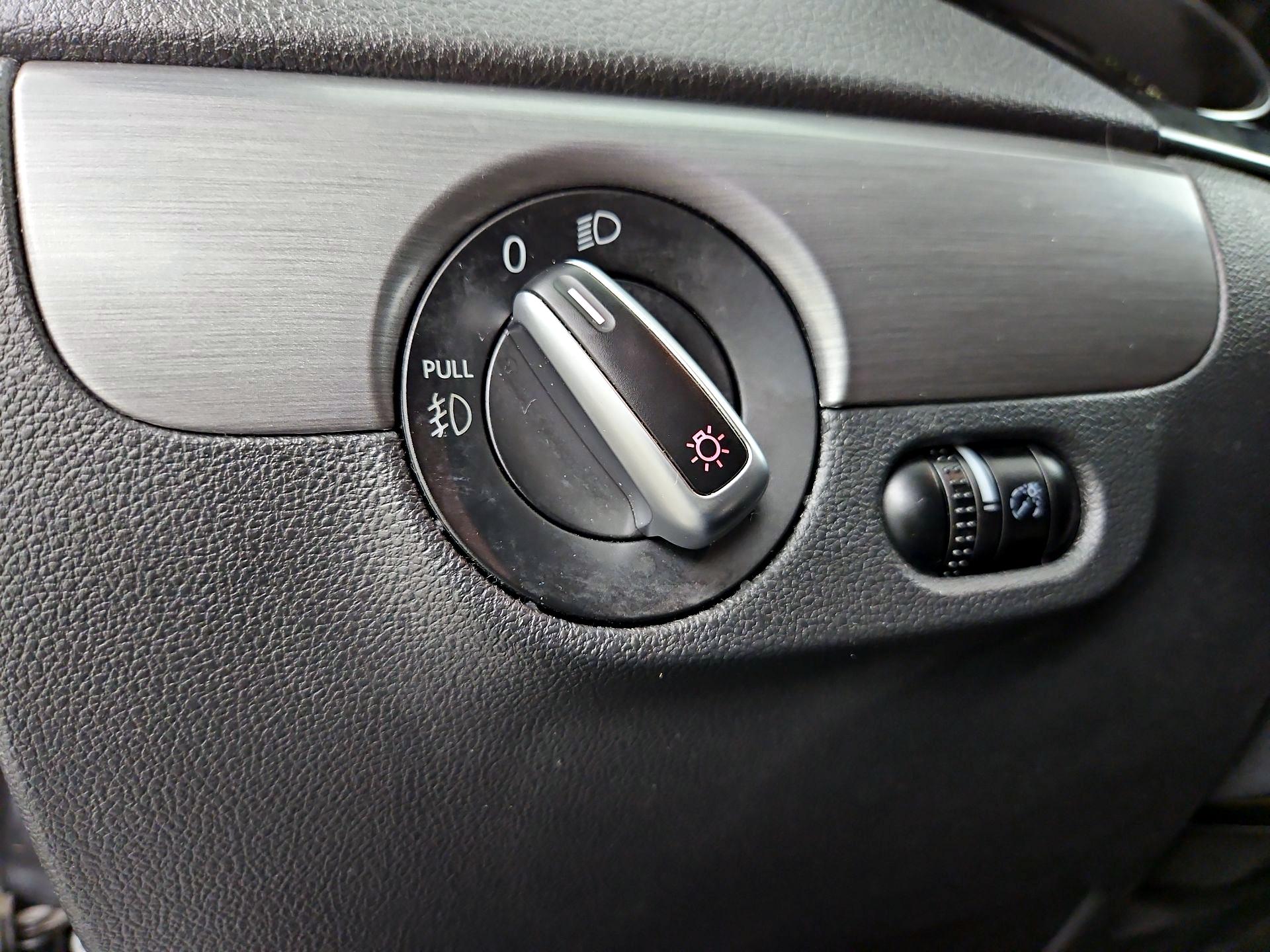 Thumbnail: 2016 Volkswagen Jetta - 13