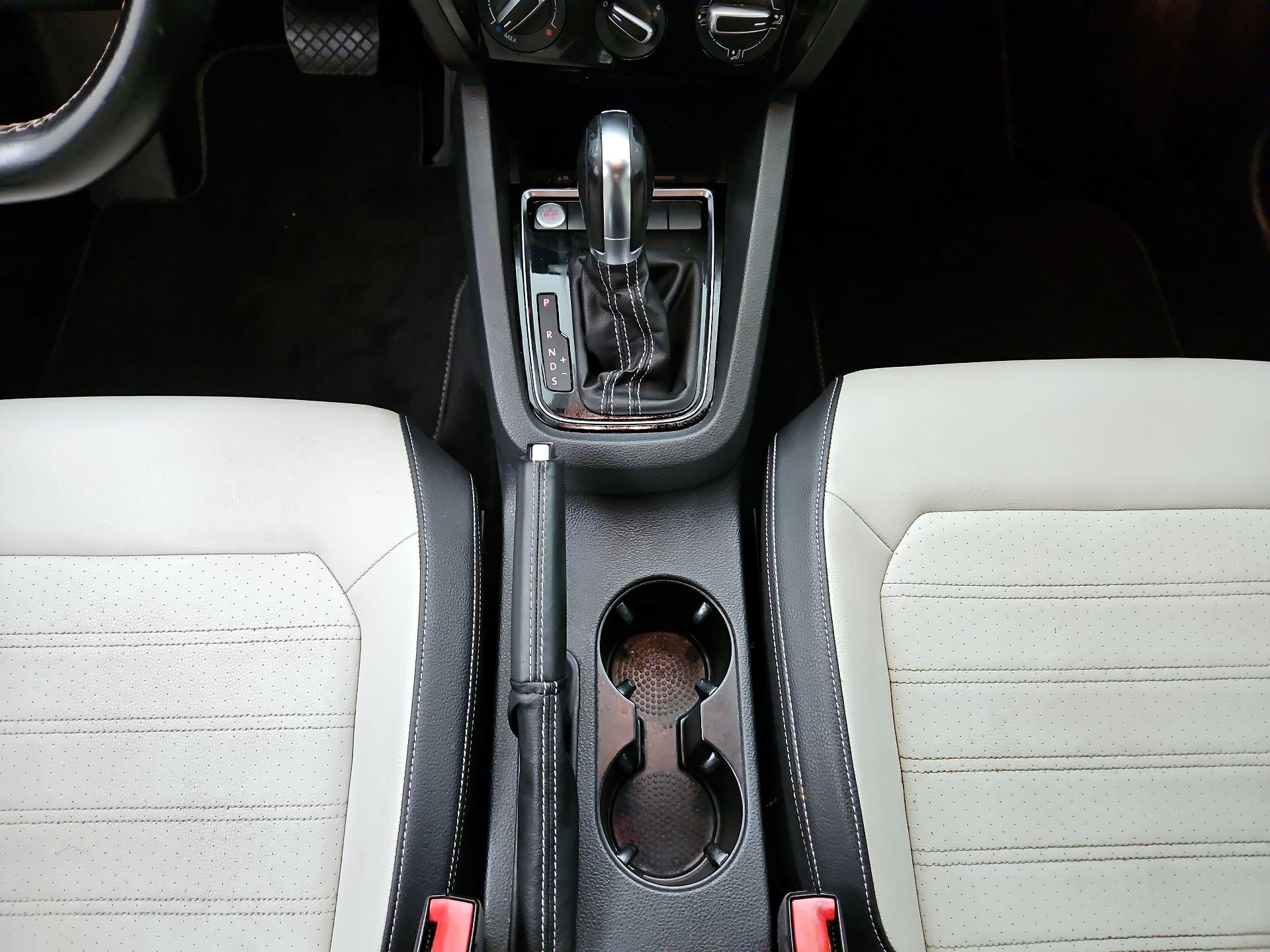Thumbnail: 2016 Volkswagen Jetta - 17