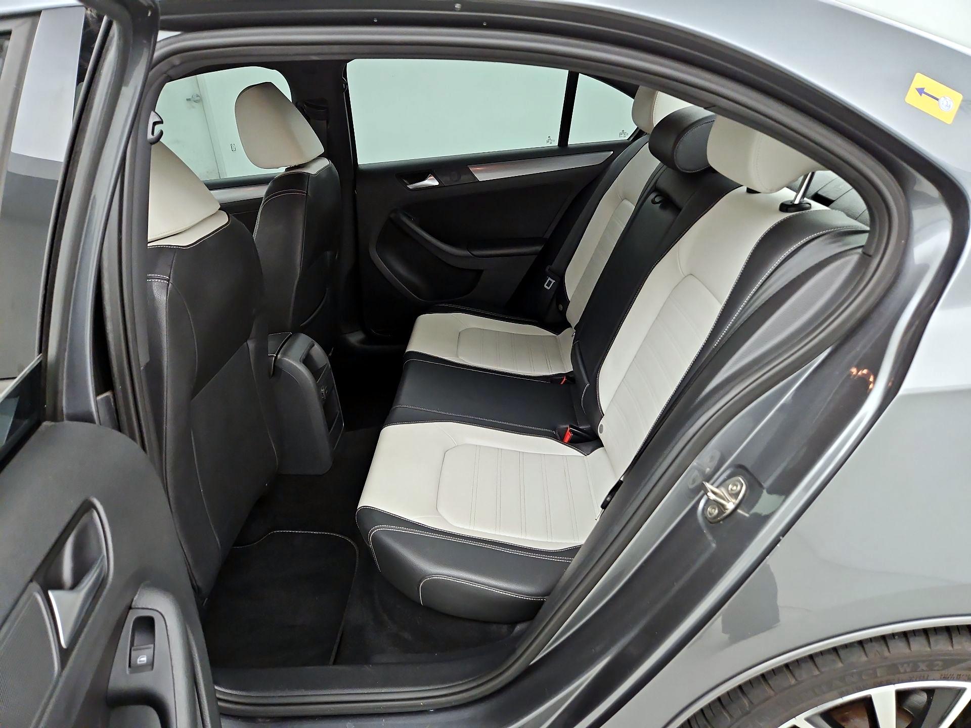 Thumbnail: 2016 Volkswagen Jetta - 18