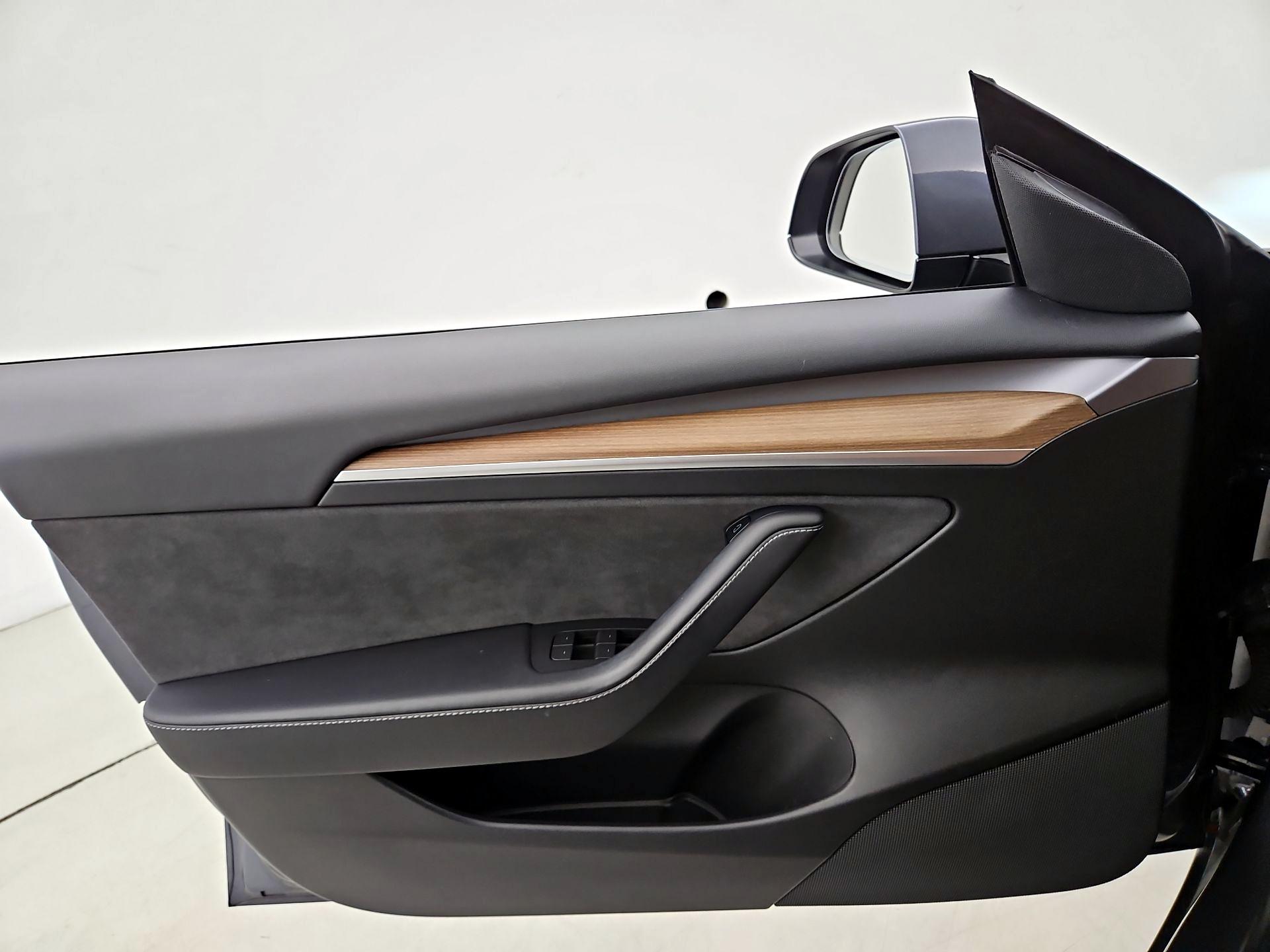 Thumbnail: 2022 Tesla Model 3 - 12