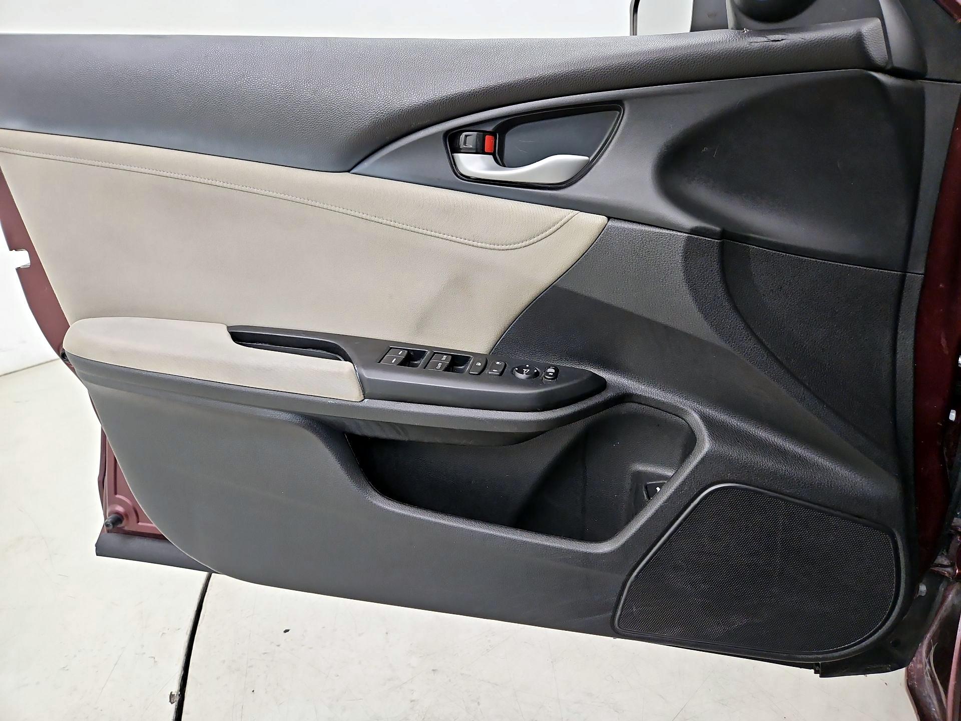 Thumbnail: 2019 Honda Insight - 10