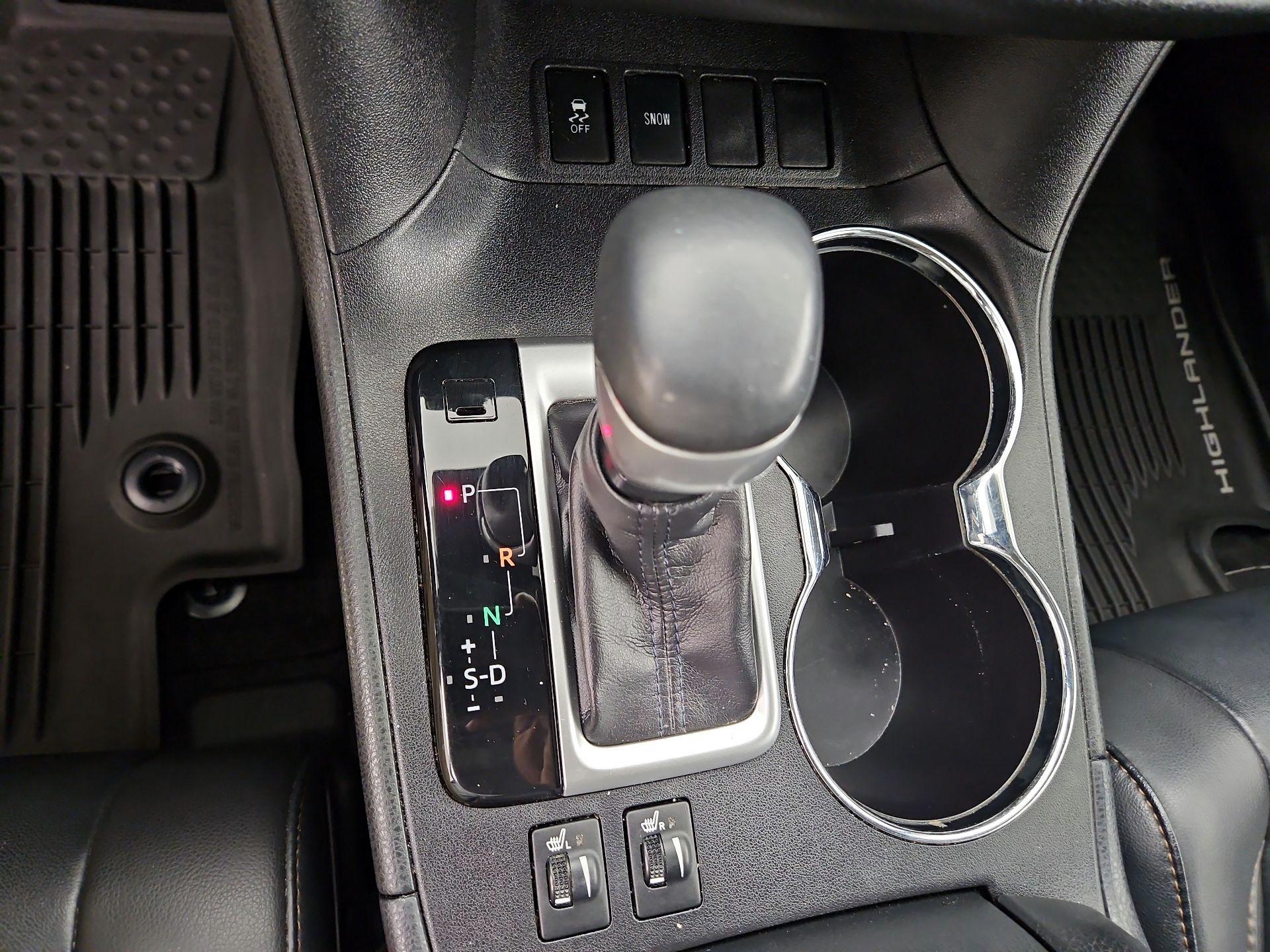 Thumbnail: 2019 Toyota Highlander - 17
