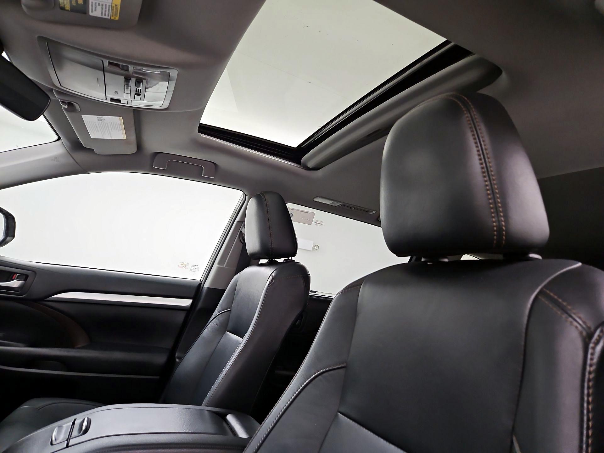 Thumbnail: 2019 Toyota Highlander - 19