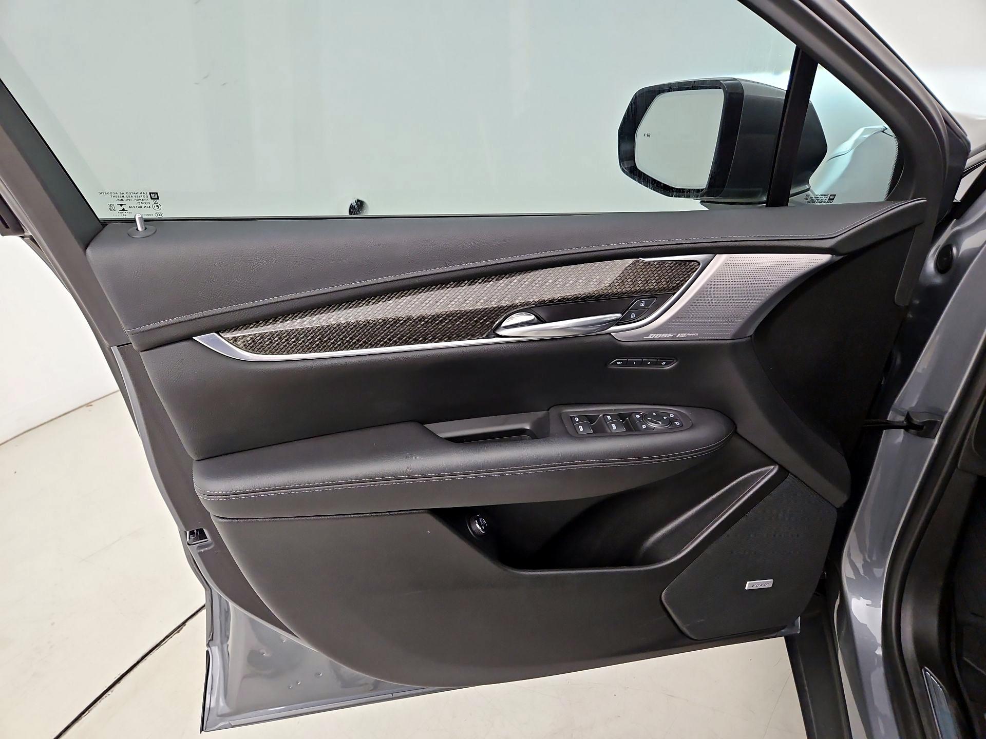 Thumbnail: 2021 Cadillac XT5 - 12