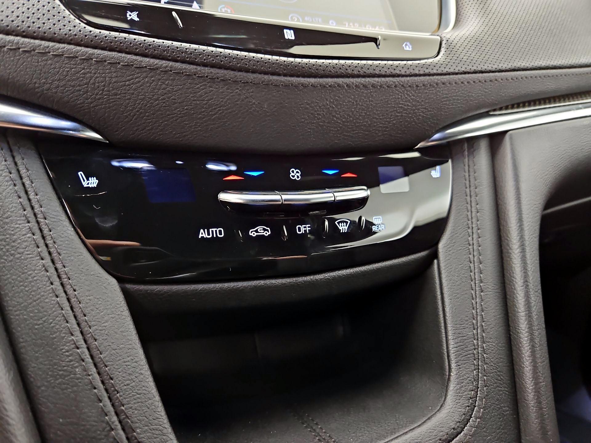 Thumbnail: 2021 Cadillac XT5 - 16