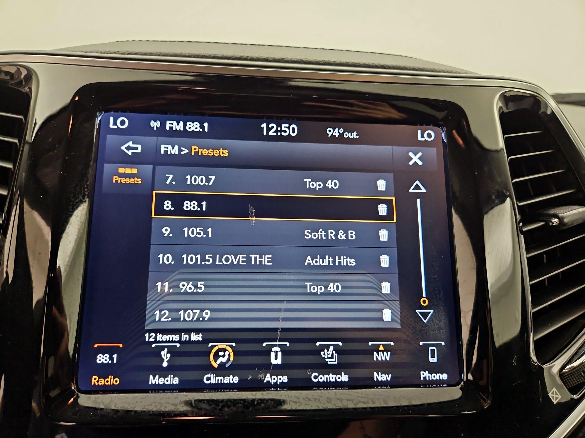 Thumbnail: 2019 Jeep Cherokee - 16