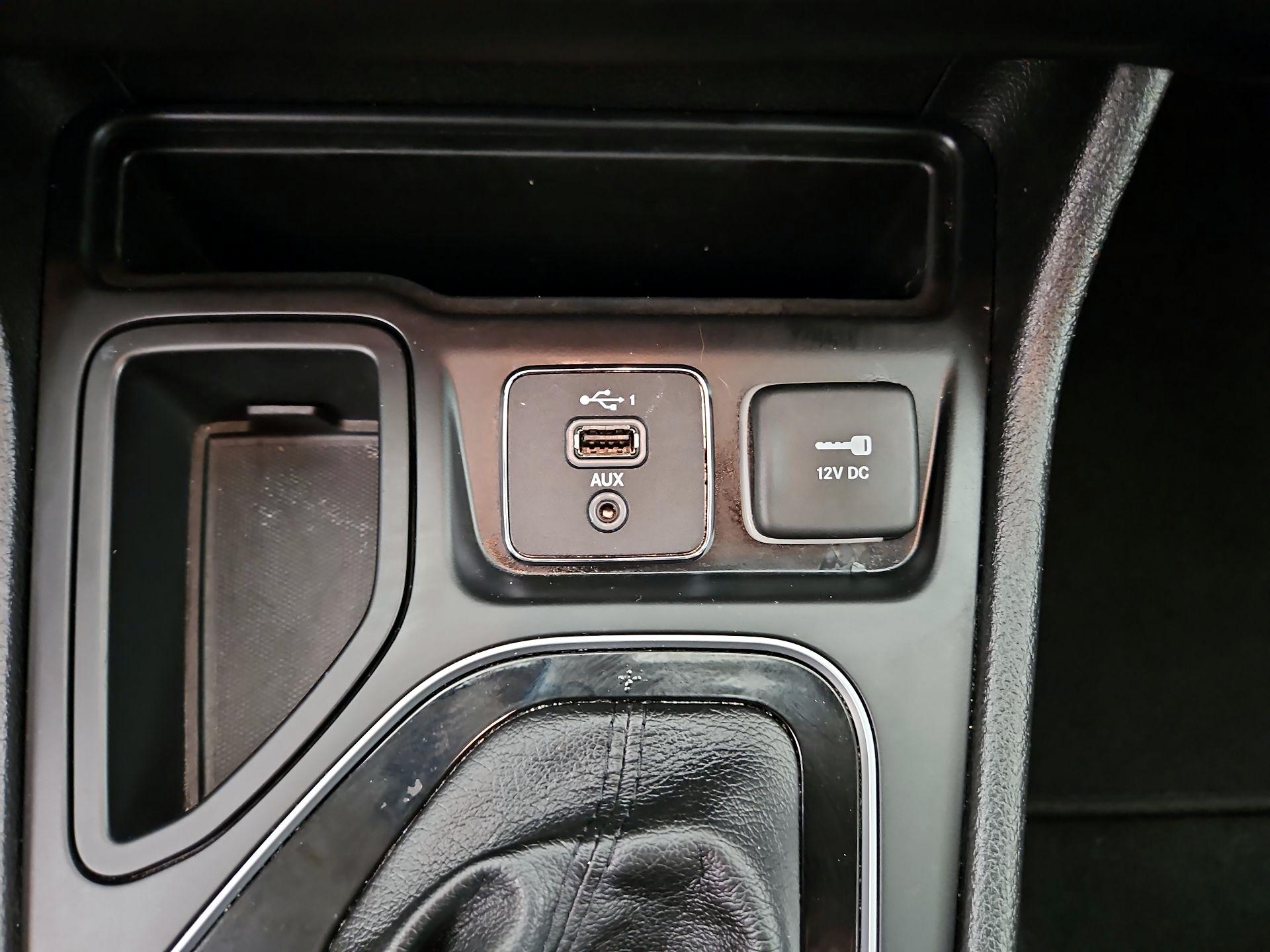 Thumbnail: 2019 Jeep Cherokee - 19