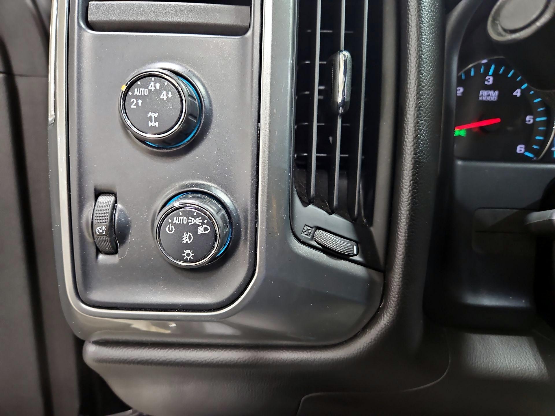 Thumbnail: 2015 Chevrolet Silverado 1500 - 13