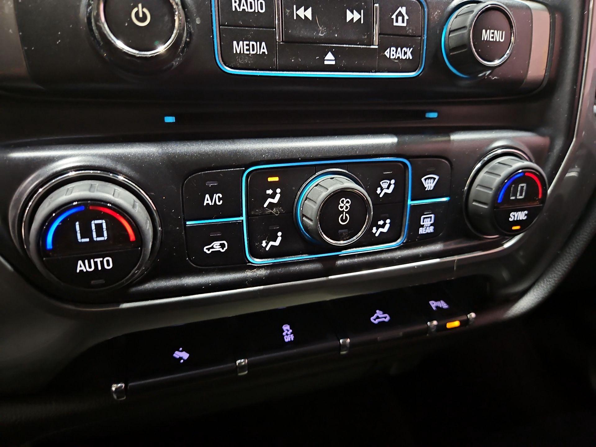 Thumbnail: 2015 Chevrolet Silverado 1500 - 16