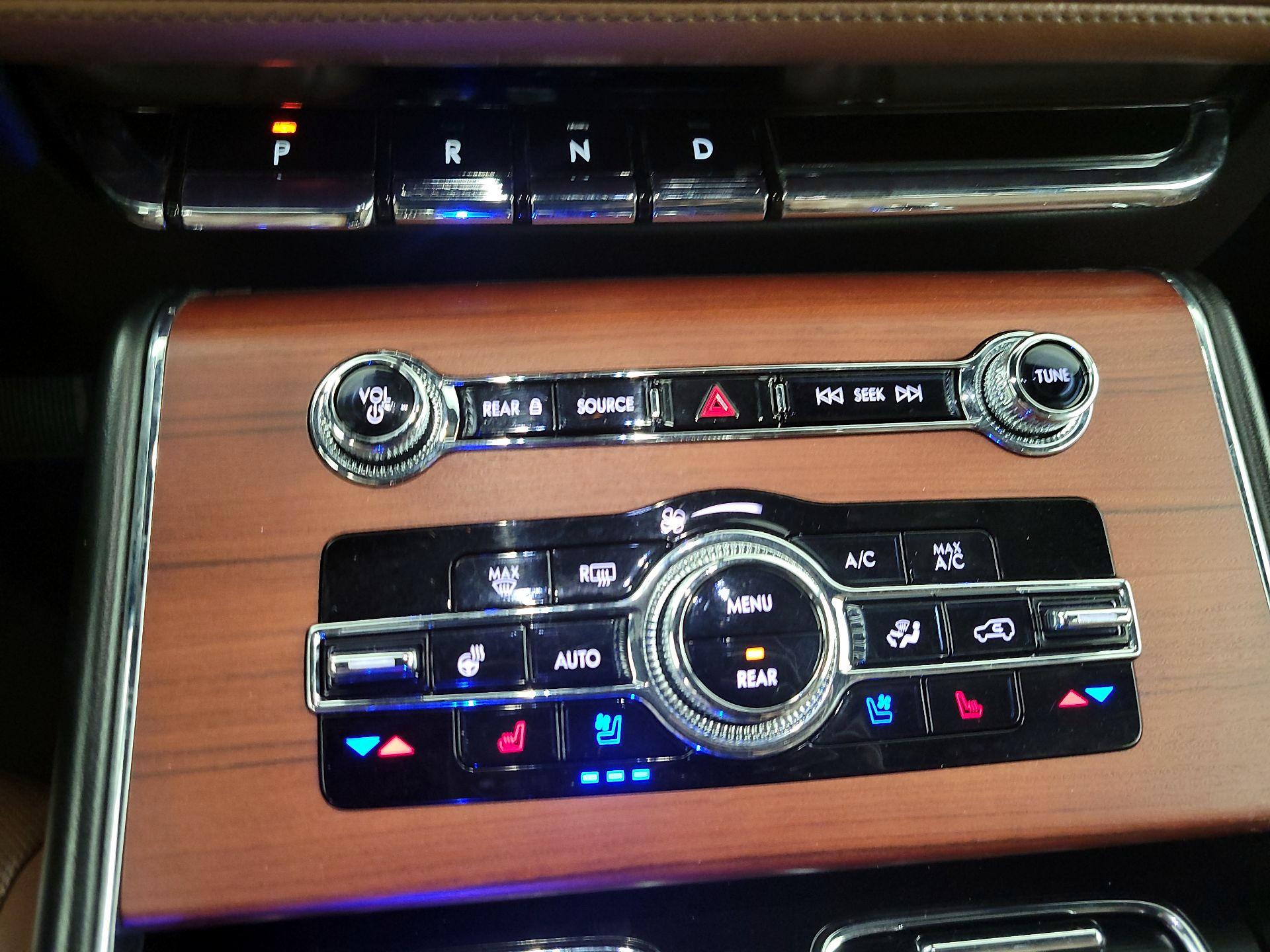 Thumbnail: 2021 Lincoln Aviator - 16
