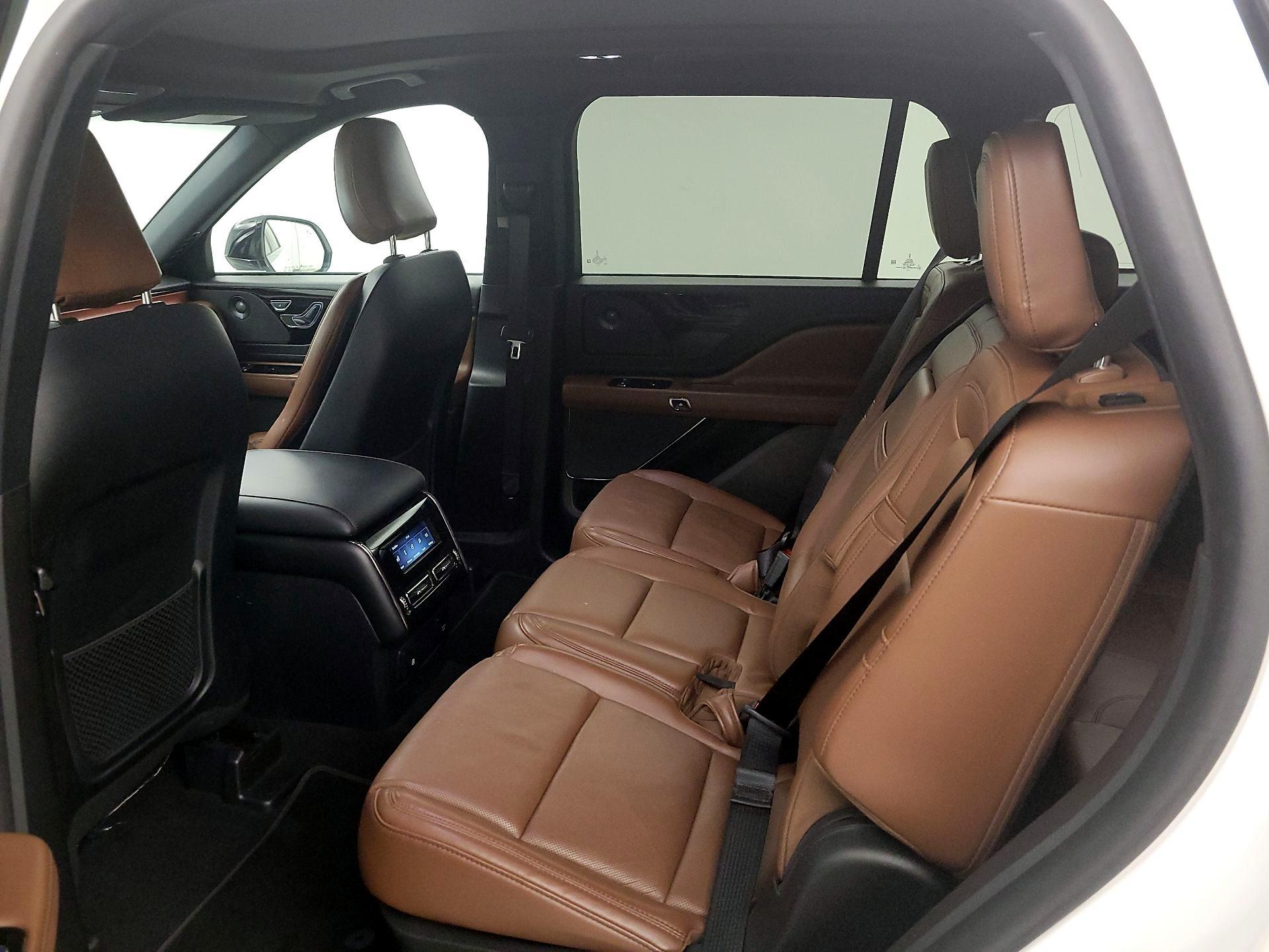 Thumbnail: 2021 Lincoln Aviator - 19