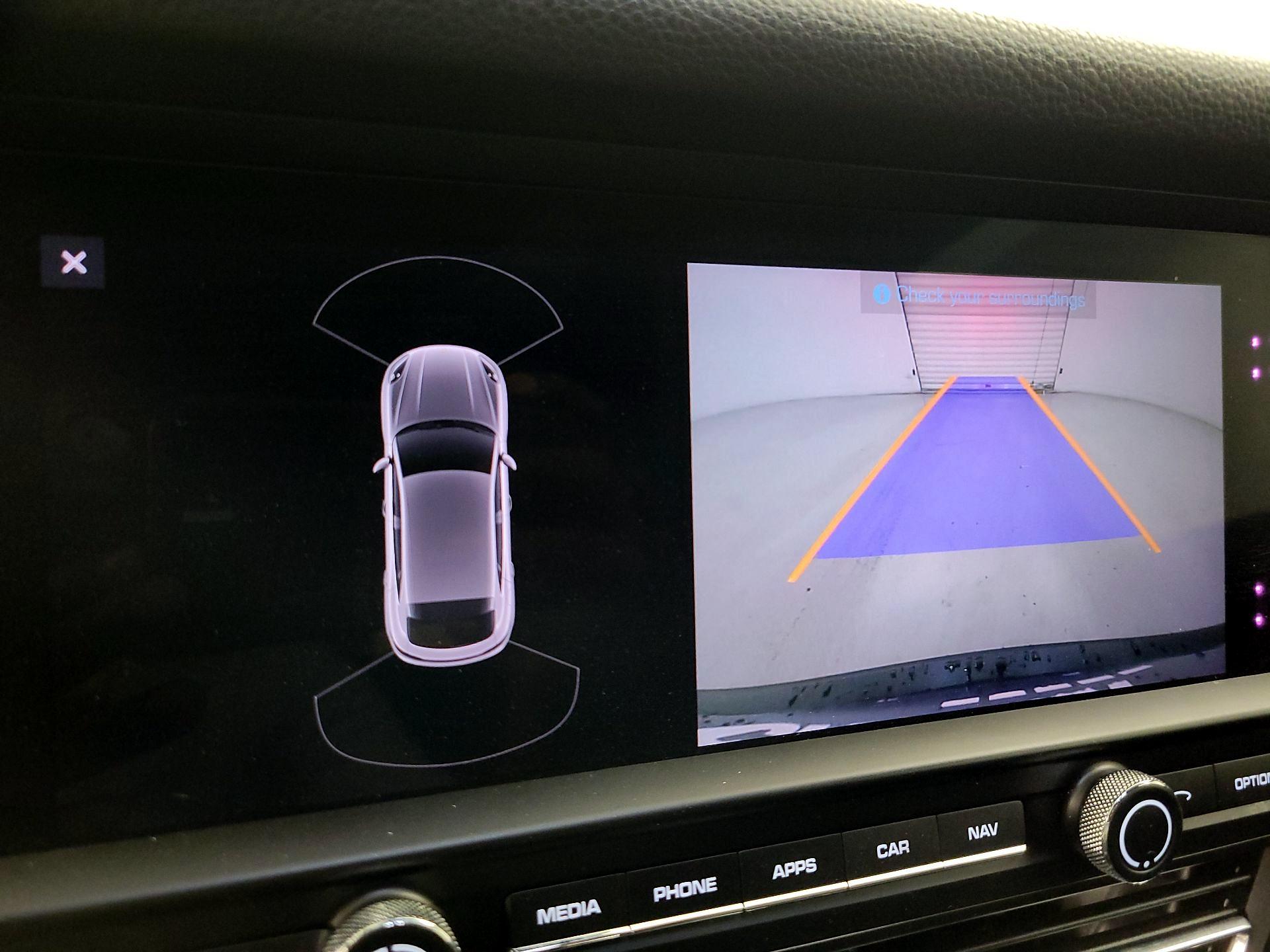 Thumbnail: 2020 Porsche Macan - 13