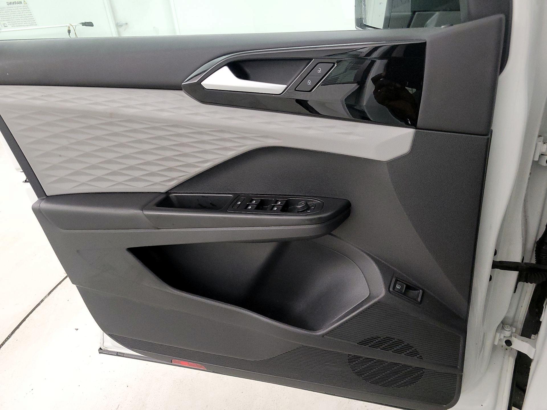 Thumbnail: 2022 Volkswagen Taos - 10