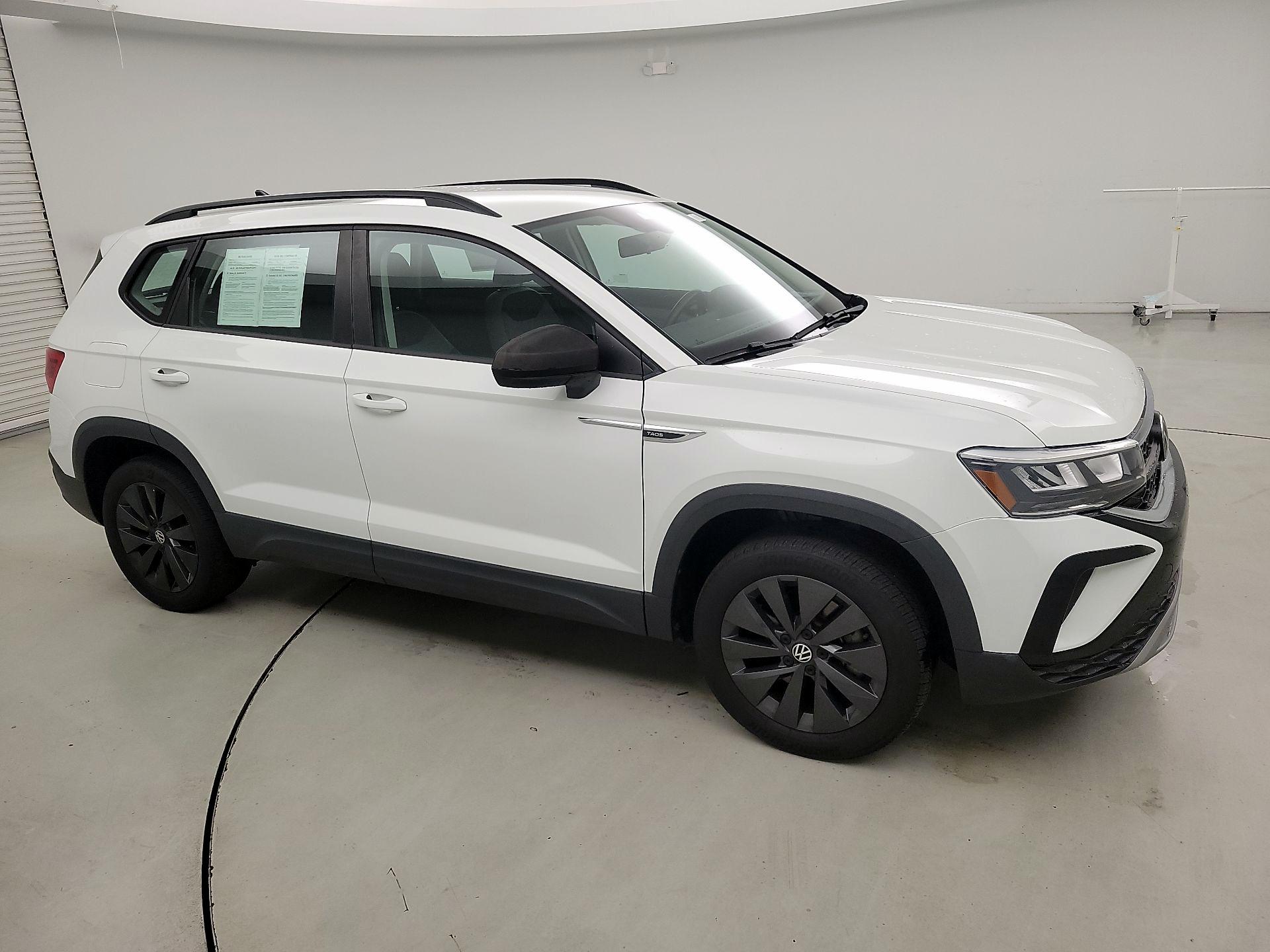 Thumbnail: 2022 Volkswagen Taos - 4