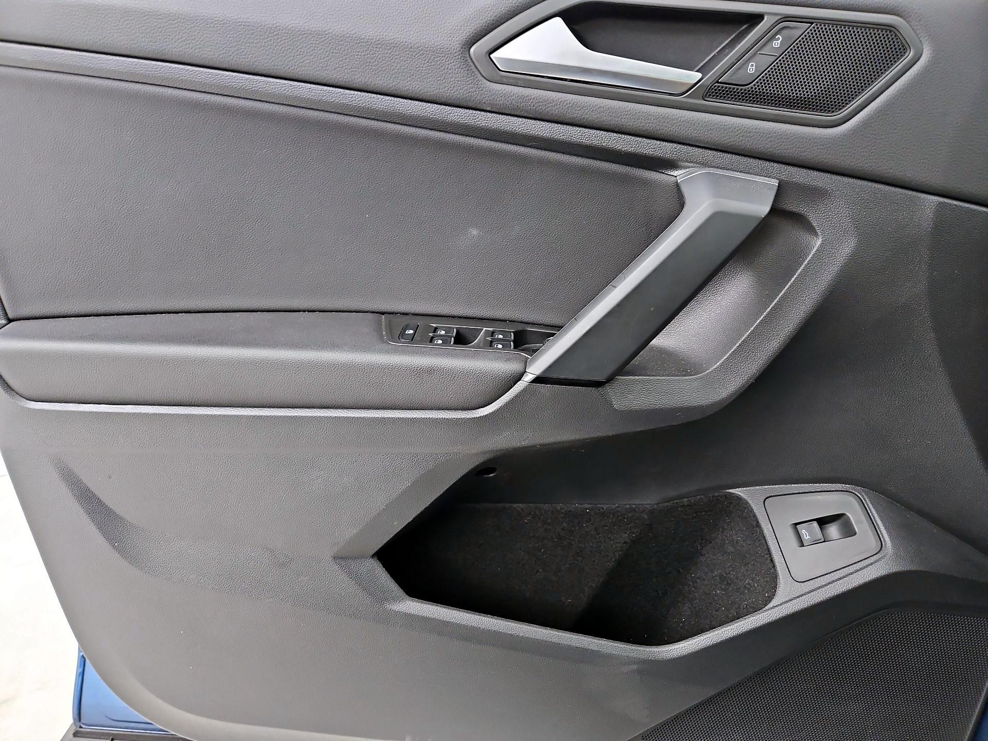 Thumbnail: 2019 Volkswagen Tiguan - 12