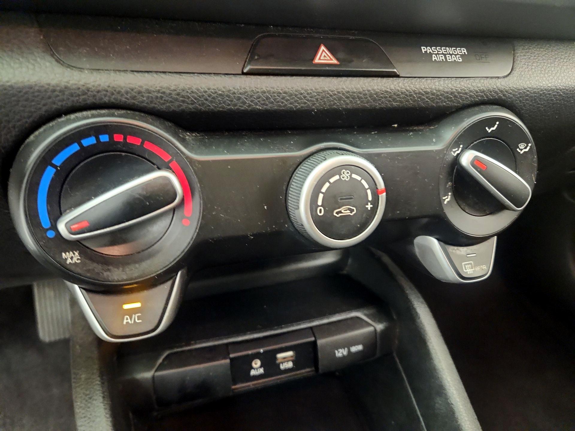 Thumbnail: 2019 Kia Rio - 16