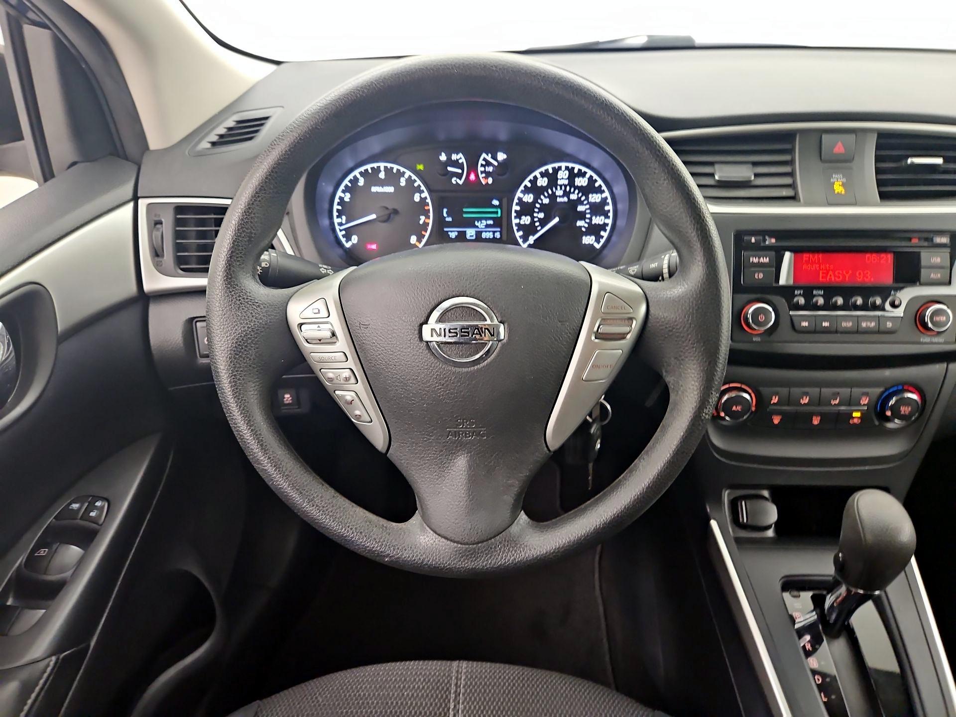 Thumbnail: 2016 Nissan Sentra - 10