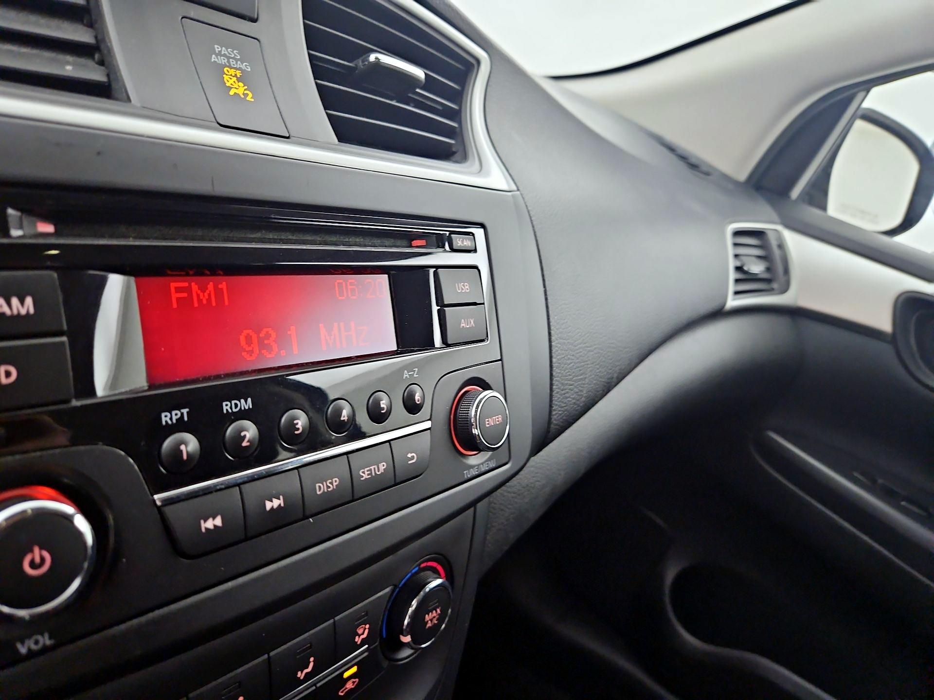 Thumbnail: 2016 Nissan Sentra - 14