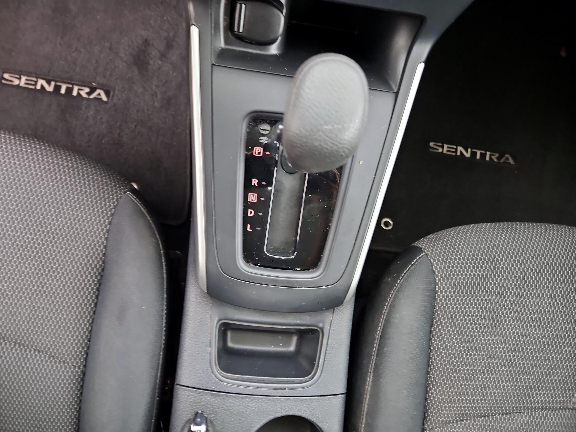 Thumbnail: 2016 Nissan Sentra - 16